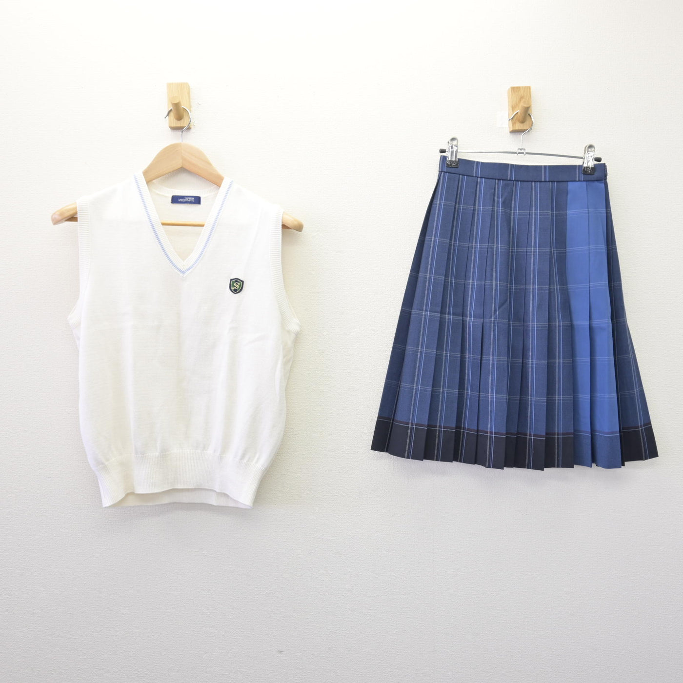 【中古】広島県 世羅高等学校 女子制服 2点 (ニットベスト・スカート) sf114604