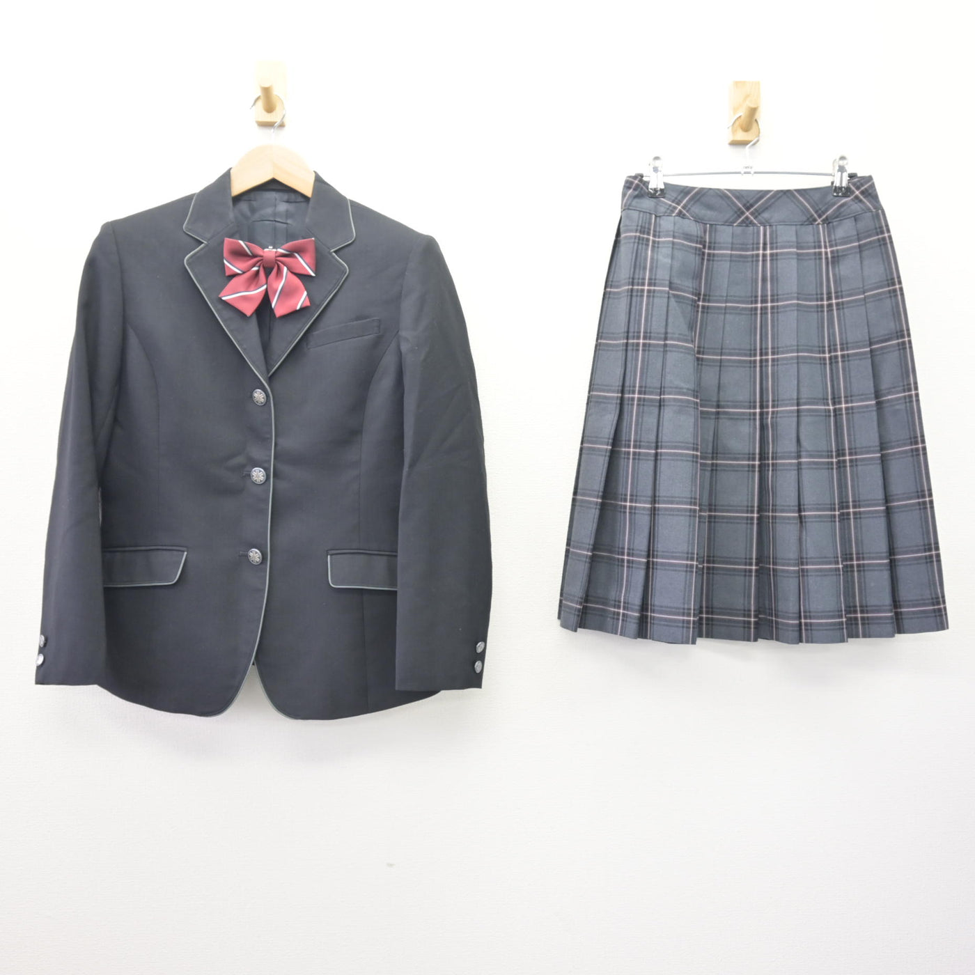 【中古】北海道 札幌新川高等学校 女子制服 4点 (ブレザー・スカート) sf114646