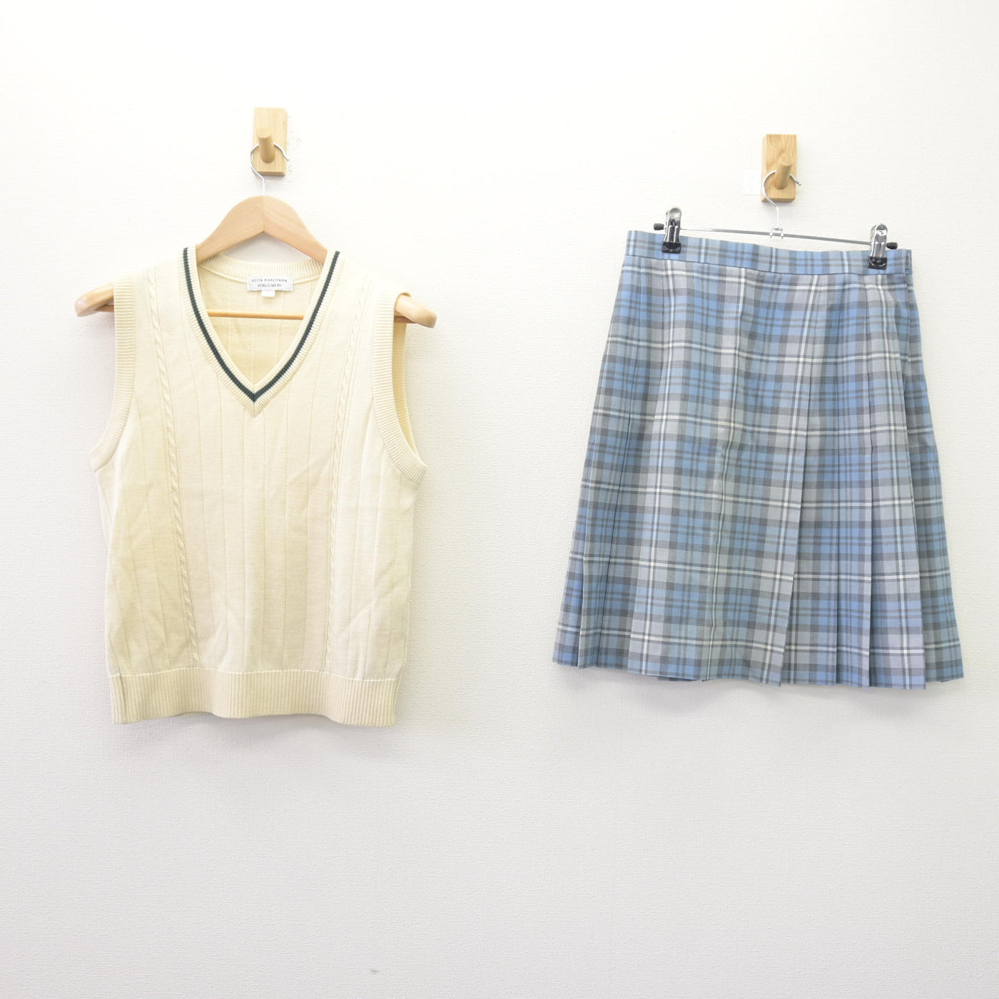 【中古】東京都 國學院高等学校 女子制服 2点 (ニットベスト・スカート) sf114676