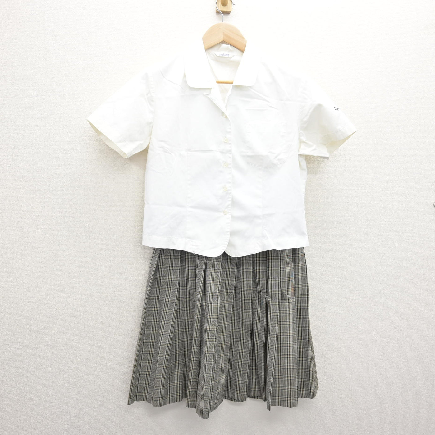 【中古】静岡県 小笠高等学校 女子制服 2点 (シャツ・スカート) sf114720
