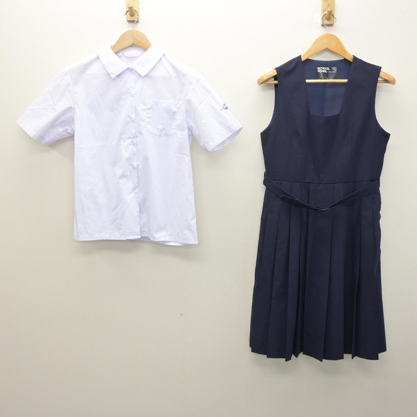 【中古】埼玉県 春日部中学校 女子制服 2点 (シャツ・ジャンパースカート) sf114753