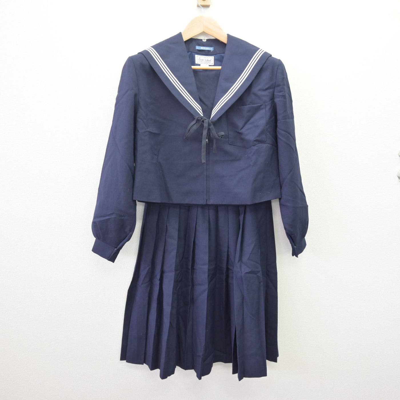 【中古】愛知県 弥富中学校 女子制服 4点 (セーラー服・セーラー服・スカート) sf114807