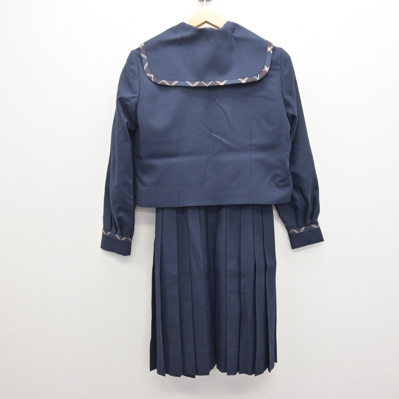 【中古】東京都 愛国中学校 女子制服 4点 (セーラー服・ジャンパースカート) sf114981