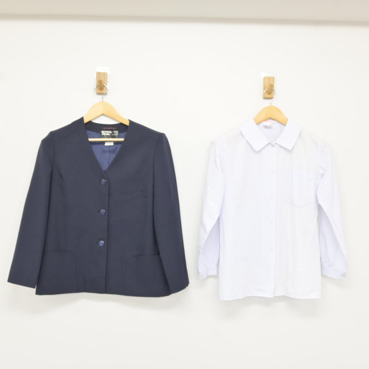 【中古】埼玉県 杉戸中学校 女子制服 2点 (ブレザー・シャツ) sf115098