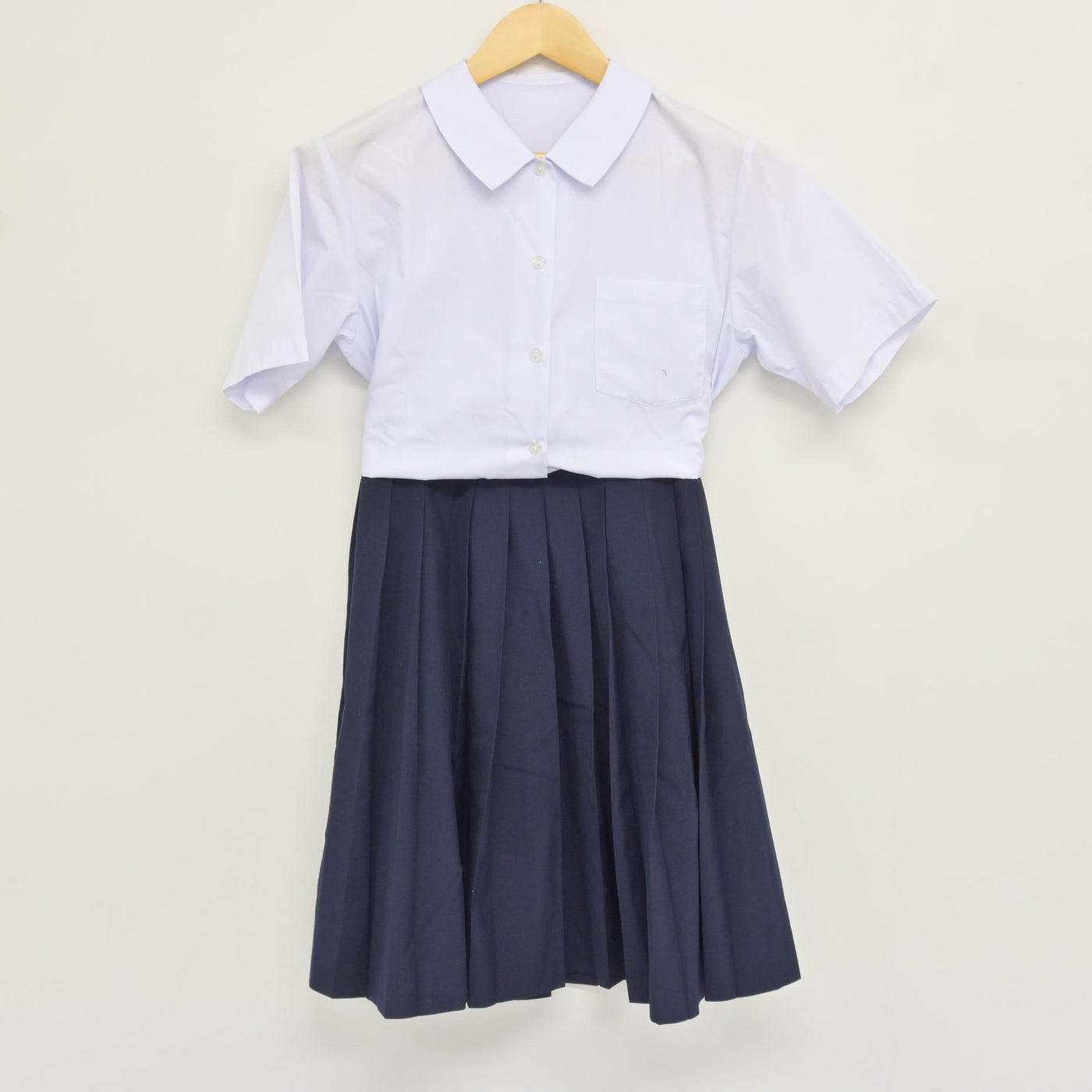 【中古】埼玉県 杉戸中学校 女子制服 2点 (シャツ・スカート) sf115101