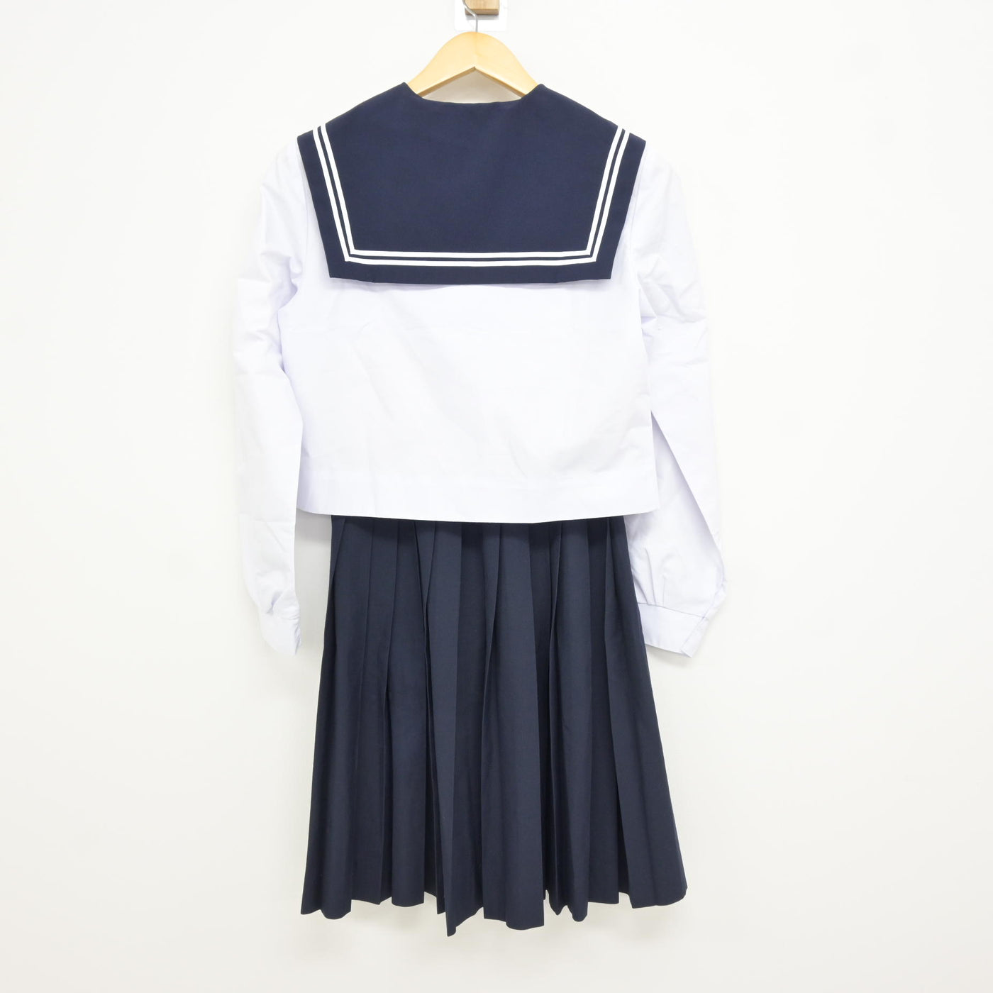 【中古】愛知県 八幡中学校 女子制服 2点 (セーラー服・スカート) sf115106