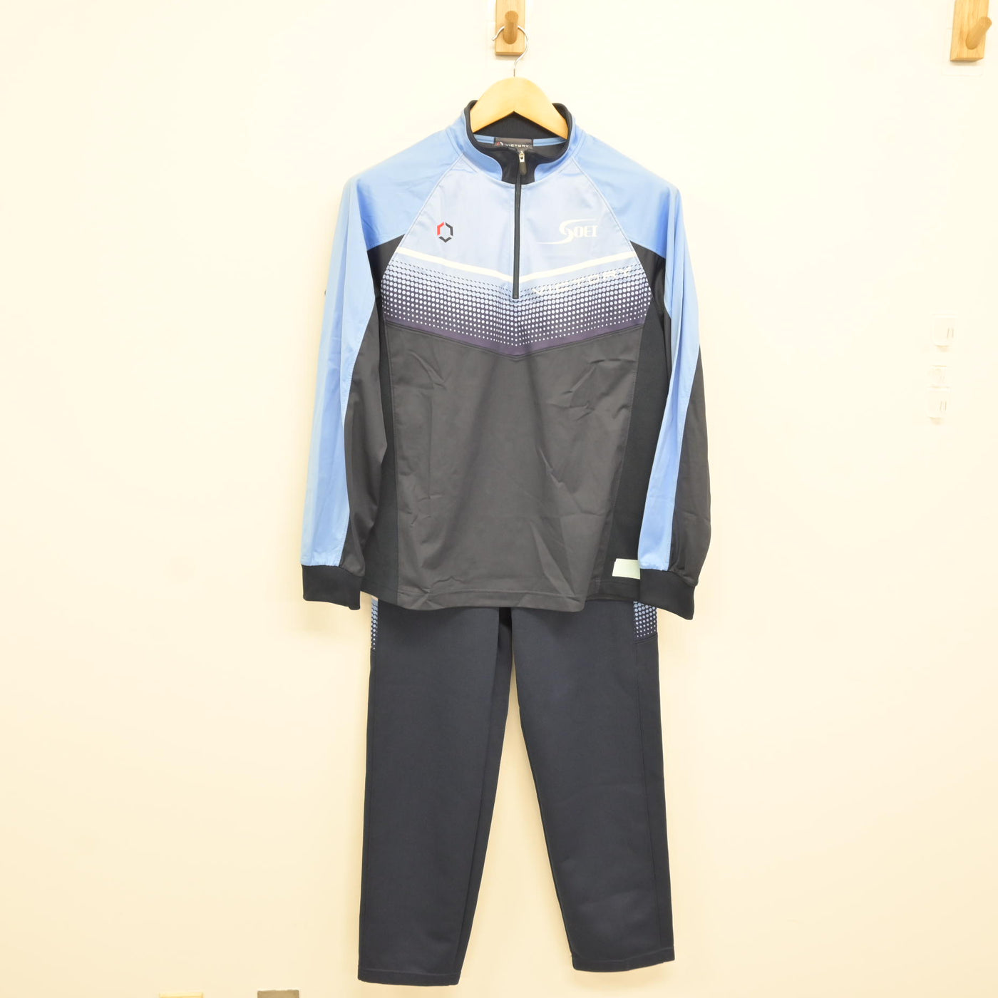 【中古】神奈川県 横浜創英中学校・高等学校 女子制服 3点 (ジャージ 上・体操服 上・ジャージ 下) sf115231