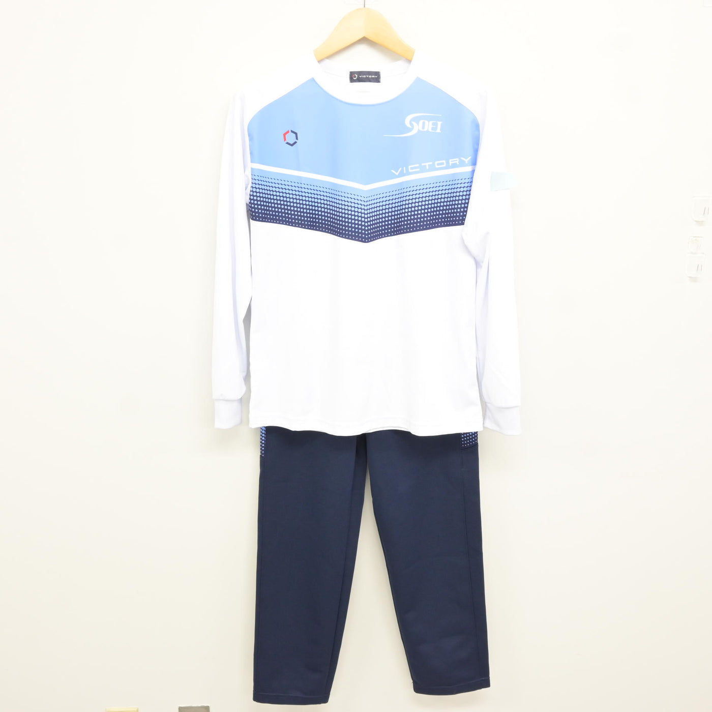 【中古】神奈川県 横浜創英中学校・高等学校 女子制服 3点 (ジャージ 上・体操服 上・ジャージ 下) sf115231