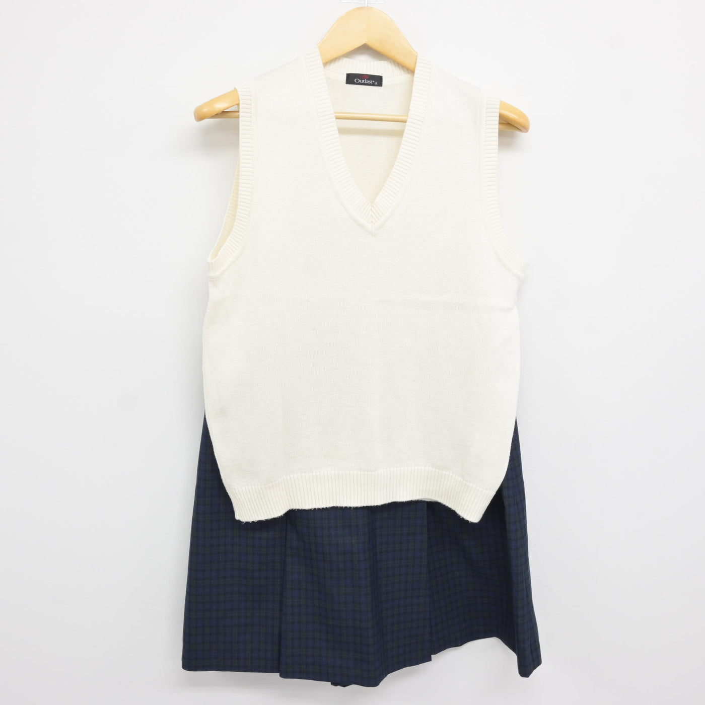 【中古】北海道 阿寒中学校 女子制服 4点 (ブレザー・ニットベスト・スカート) sf115238
