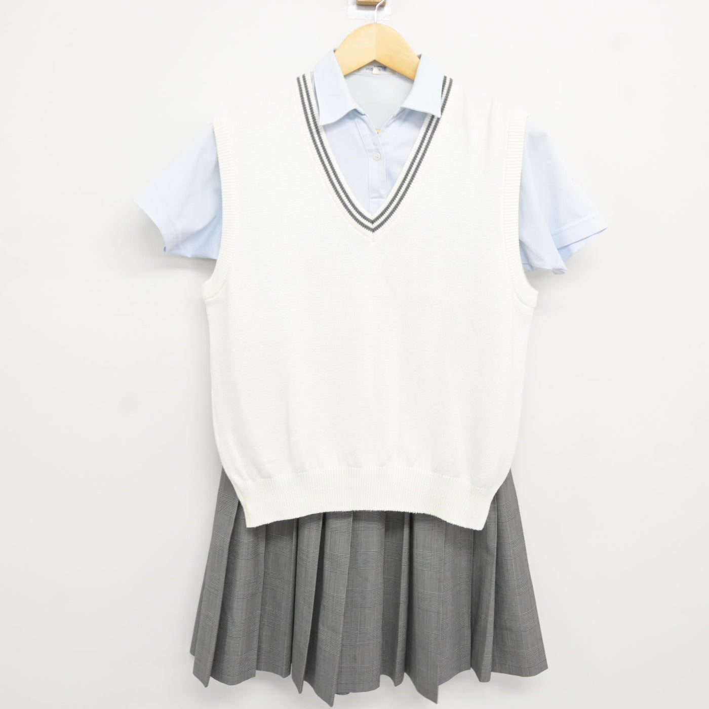 【中古】兵庫県 兵庫大学附属須磨ノ浦高等学校 女子制服 3点 (ニットベスト・シャツ・スカート) sf115245