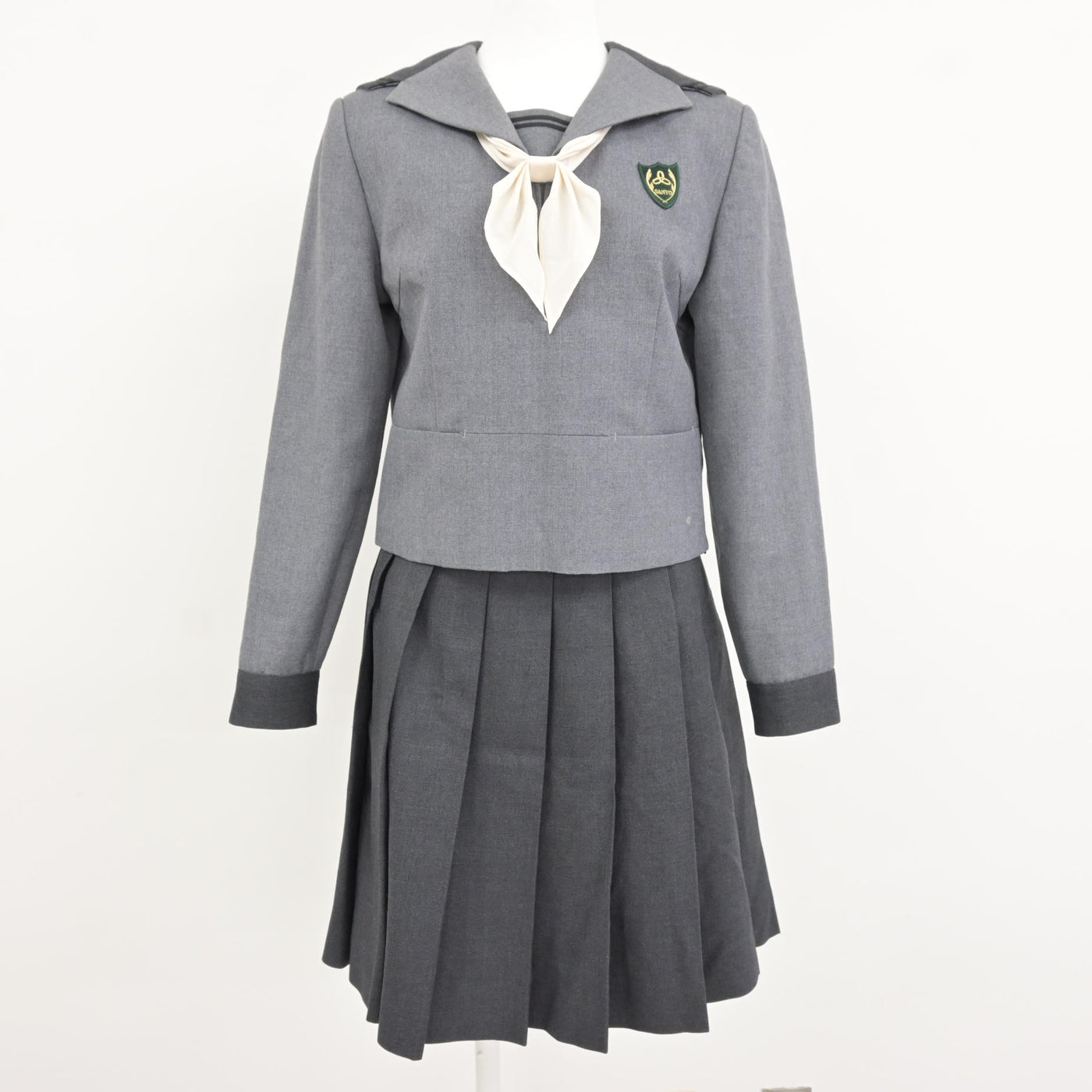 【中古】岡山県 山陽学園中学校・高等学校 女子制服 4点 (セーラー服・ニット・スカート) sf115255