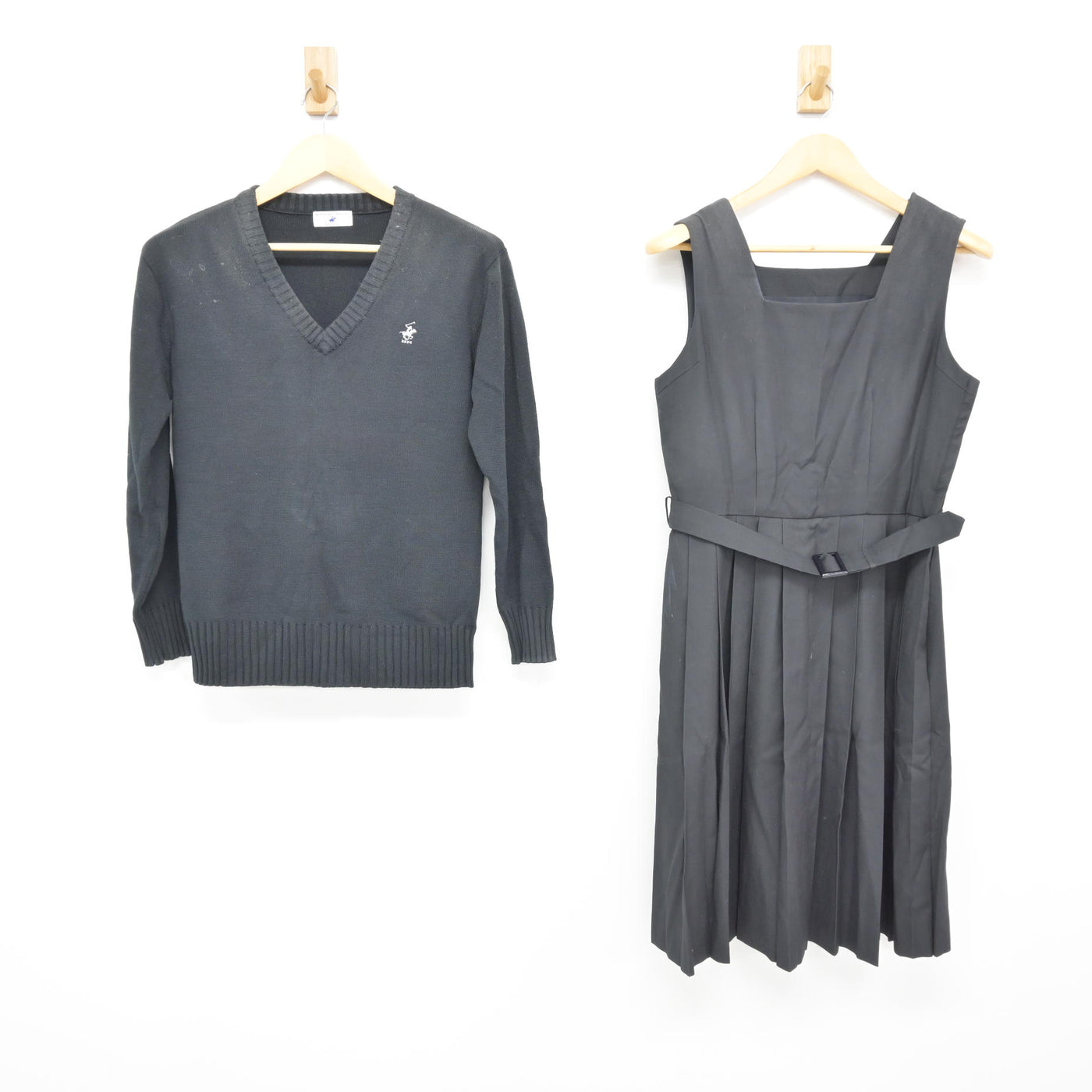 【中古】埼玉県 不動岡高等学校 女子制服 2点 (ニット・ジャンパースカート) sf115382
