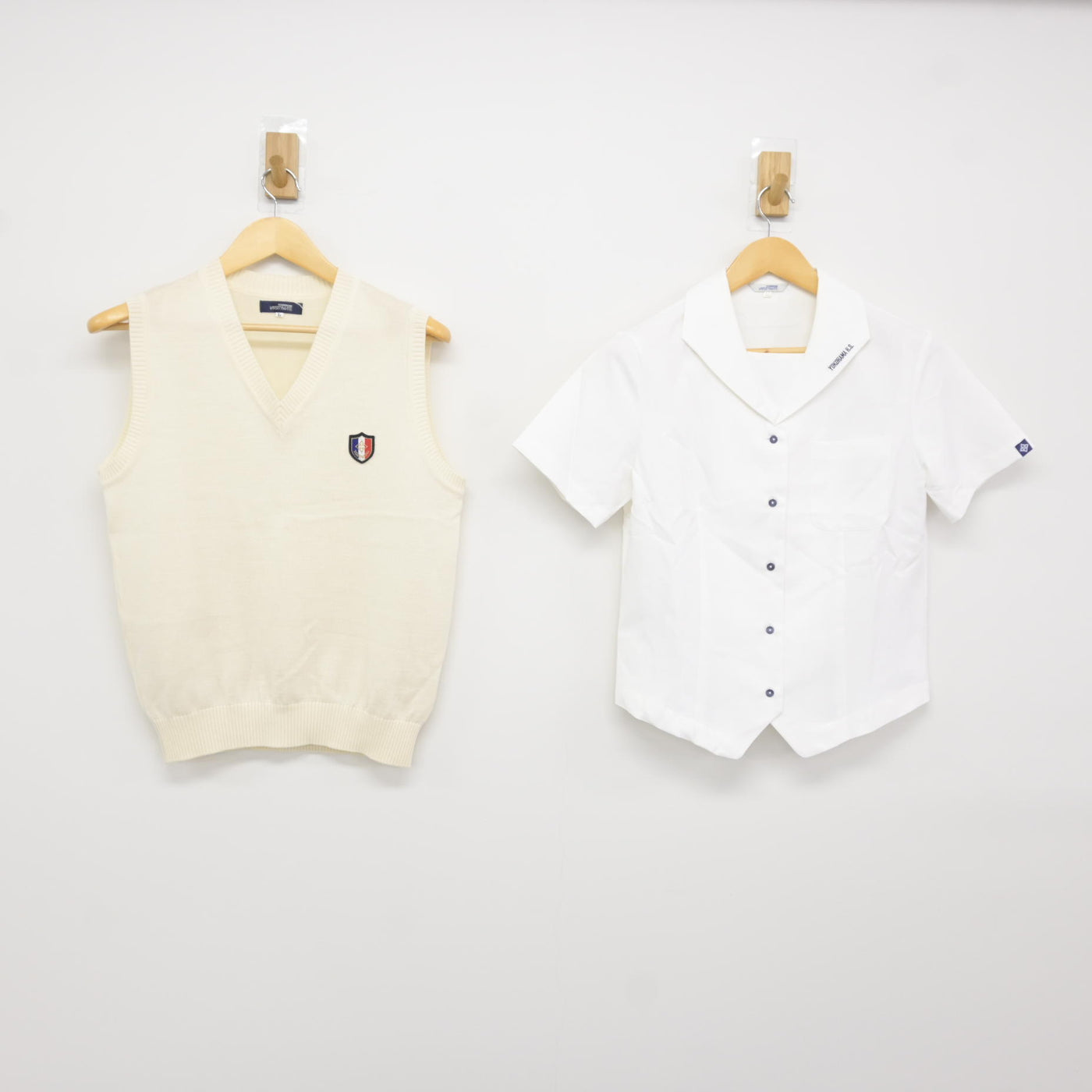 【中古】神奈川県 横浜高等学校 女子制服 2点 (ニットベスト・ブラウス) sf115571