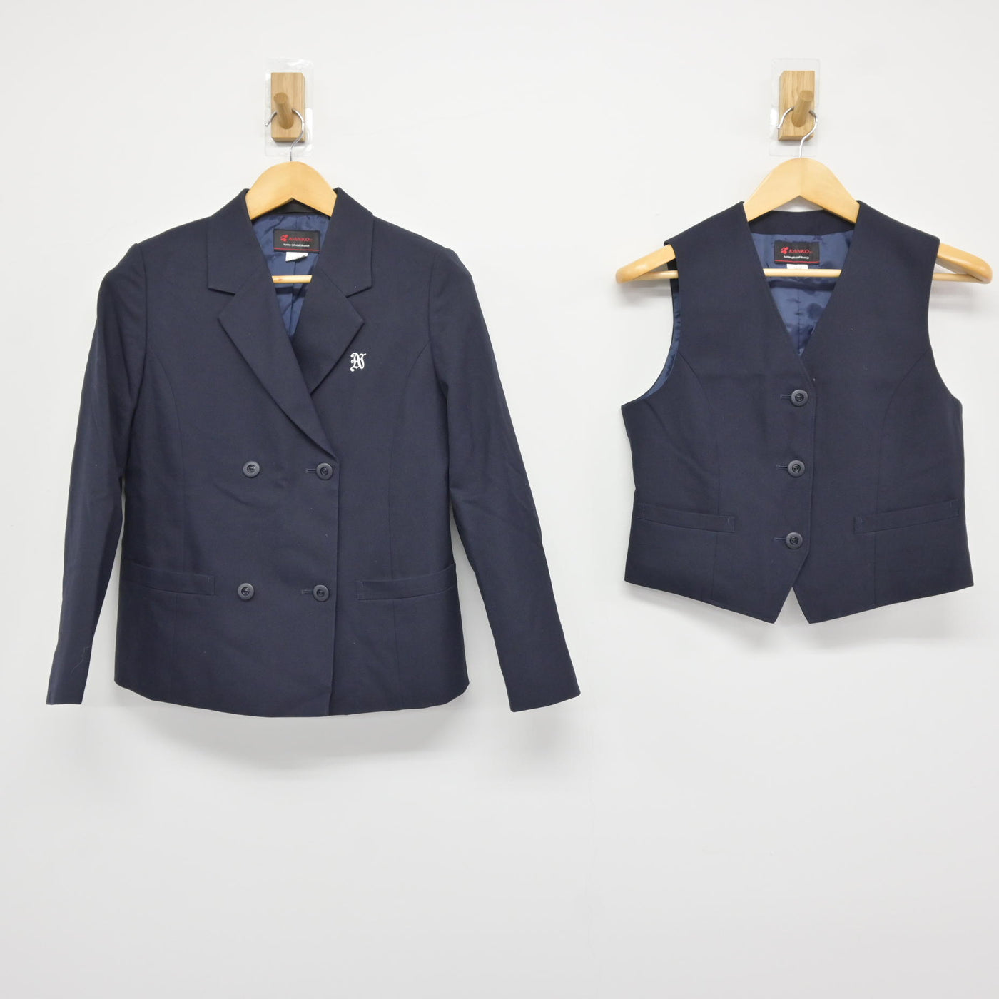 【中古】長崎県 長与第二中学校/旧制服 女子制服 3点 (ブレザー・ベスト・スカート) sf115681