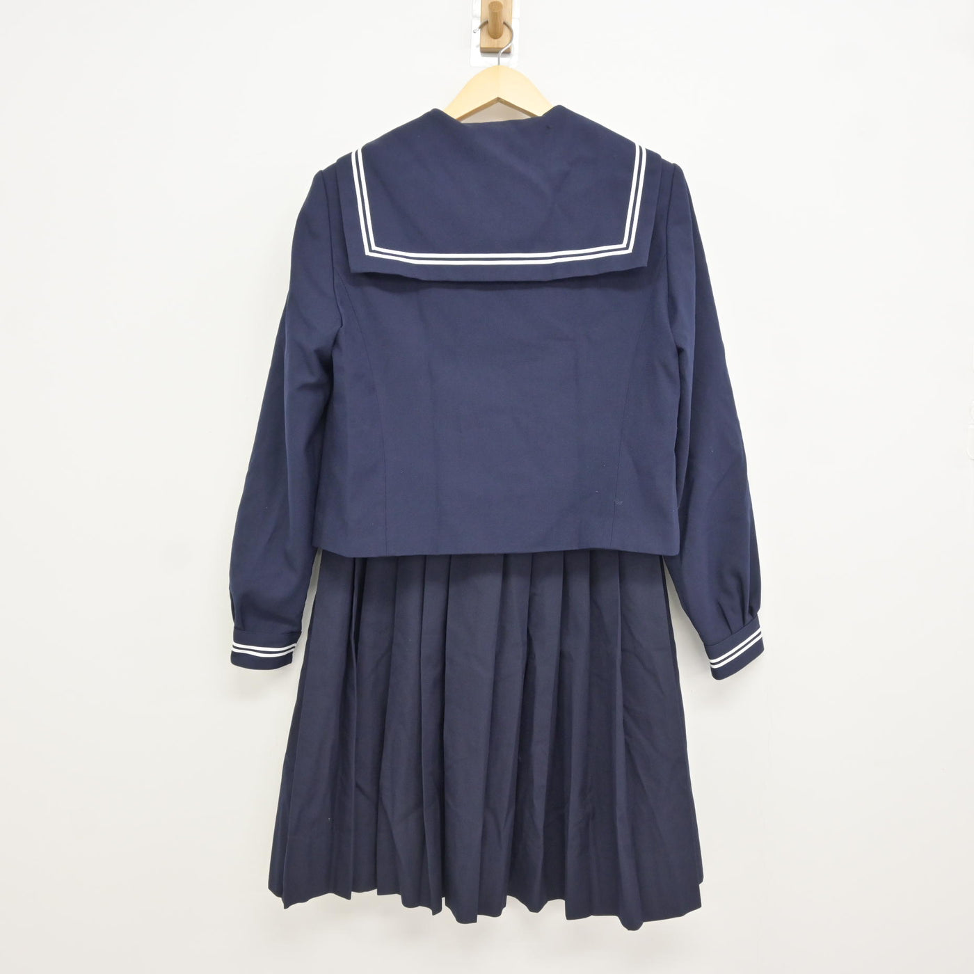 【中古】静岡県 裾野市立東中学校 女子制服 3点 (セーラー服・スカート) sf115760