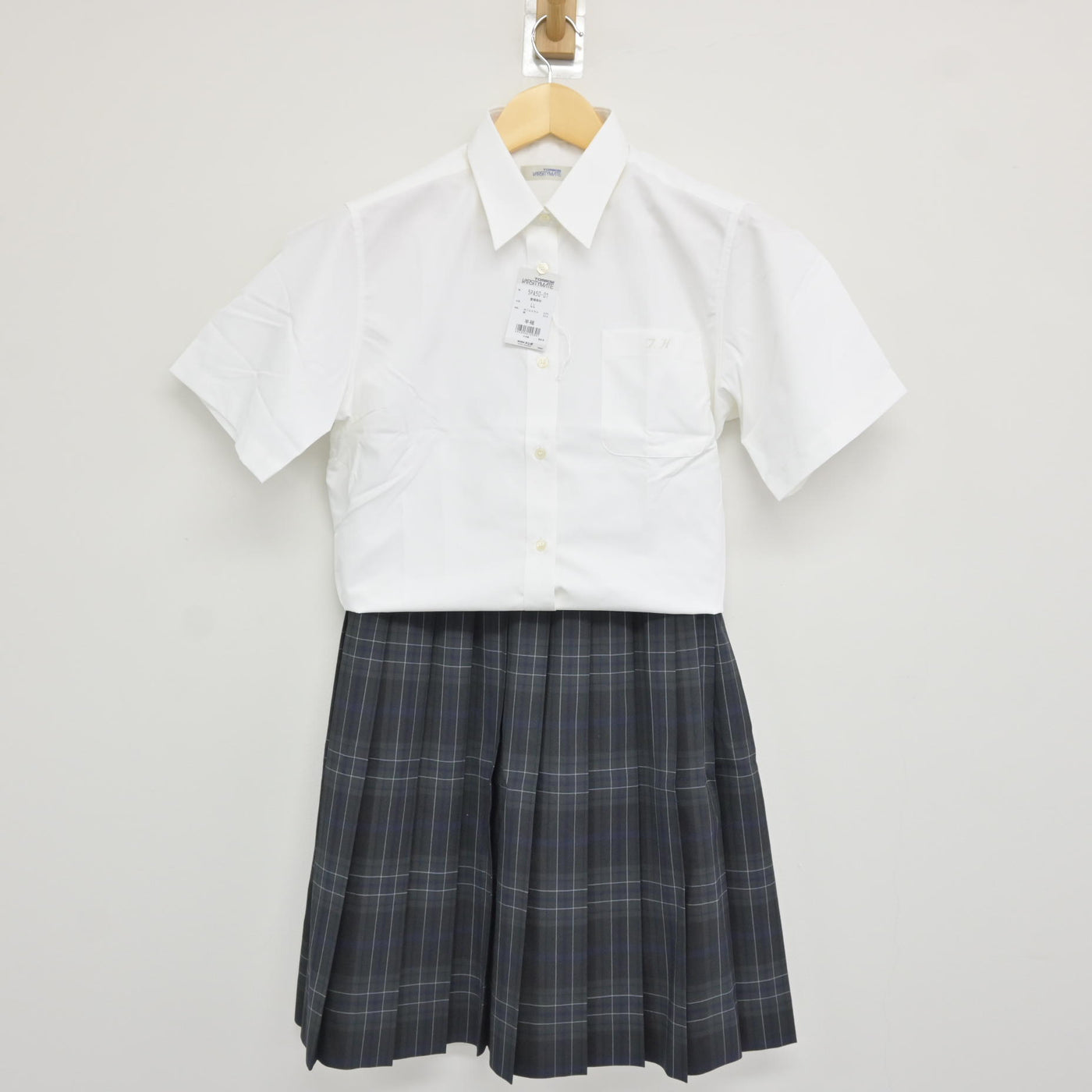 【中古】愛知県 豊橋高等学校 女子制服 2点 (シャツ・スカート) sf115771