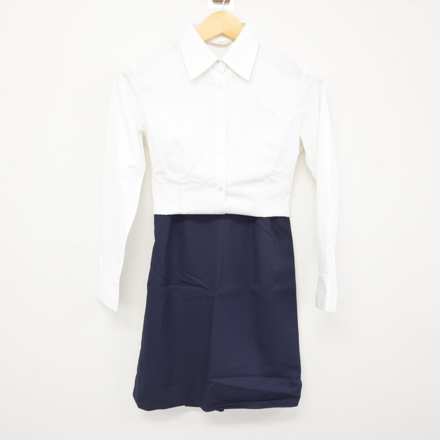 【中古】兵庫県 甲南女子大学 女子制服 3点 (ジャケット・シャツ・スカート) sf115786