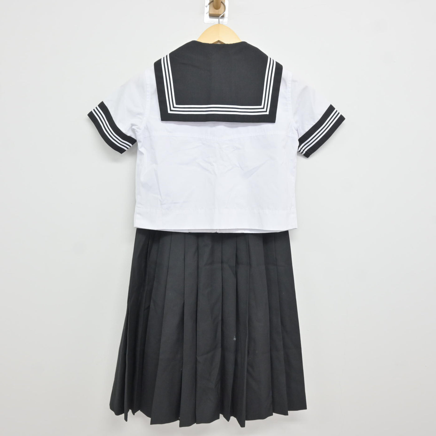 【中古】東京都 富士見中学校 女子制服 3点 (セーラー服・スカート) sf115919