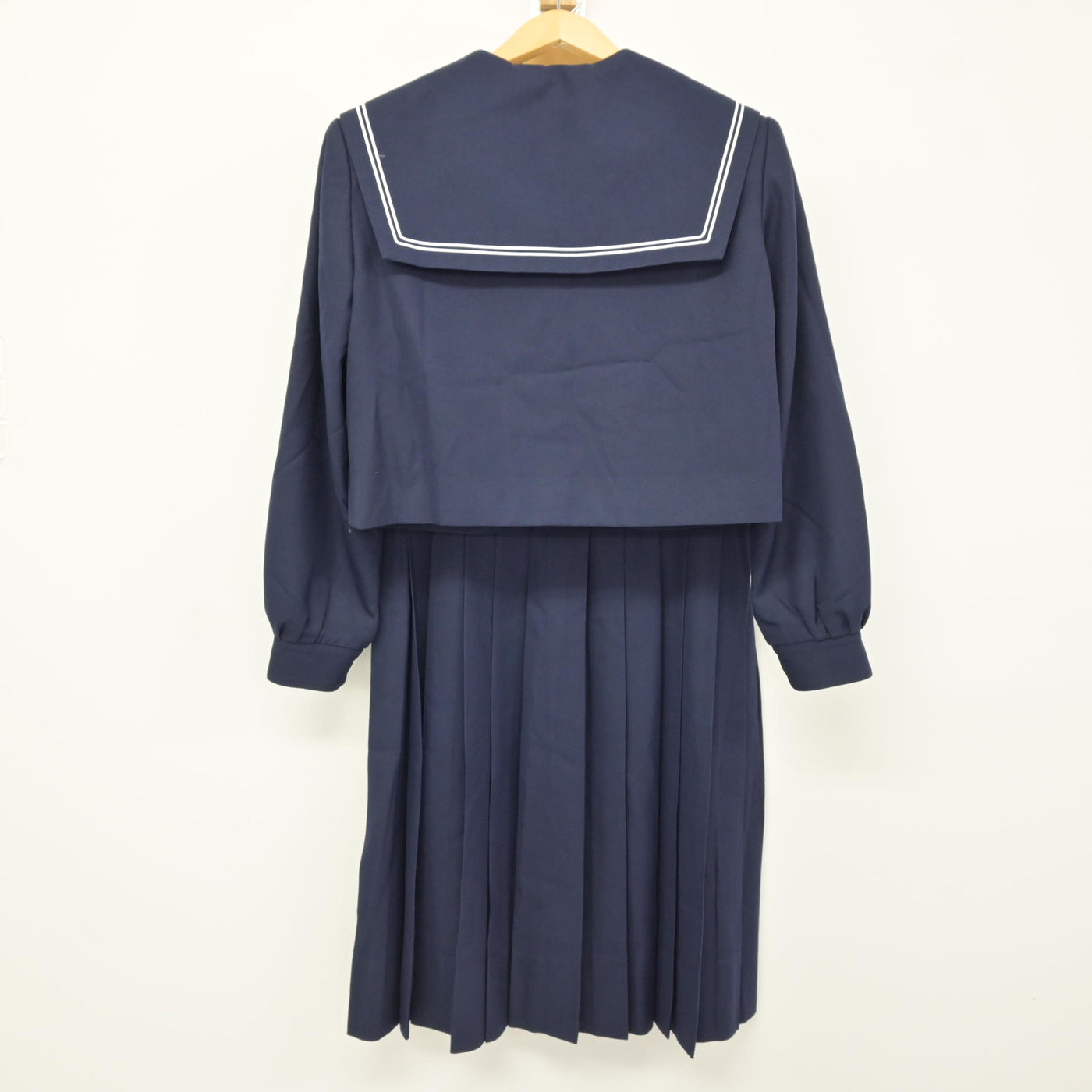 【中古】福岡県 平尾中学校 女子制服 2点 (セーラー服・ジャンパースカート) sf115963