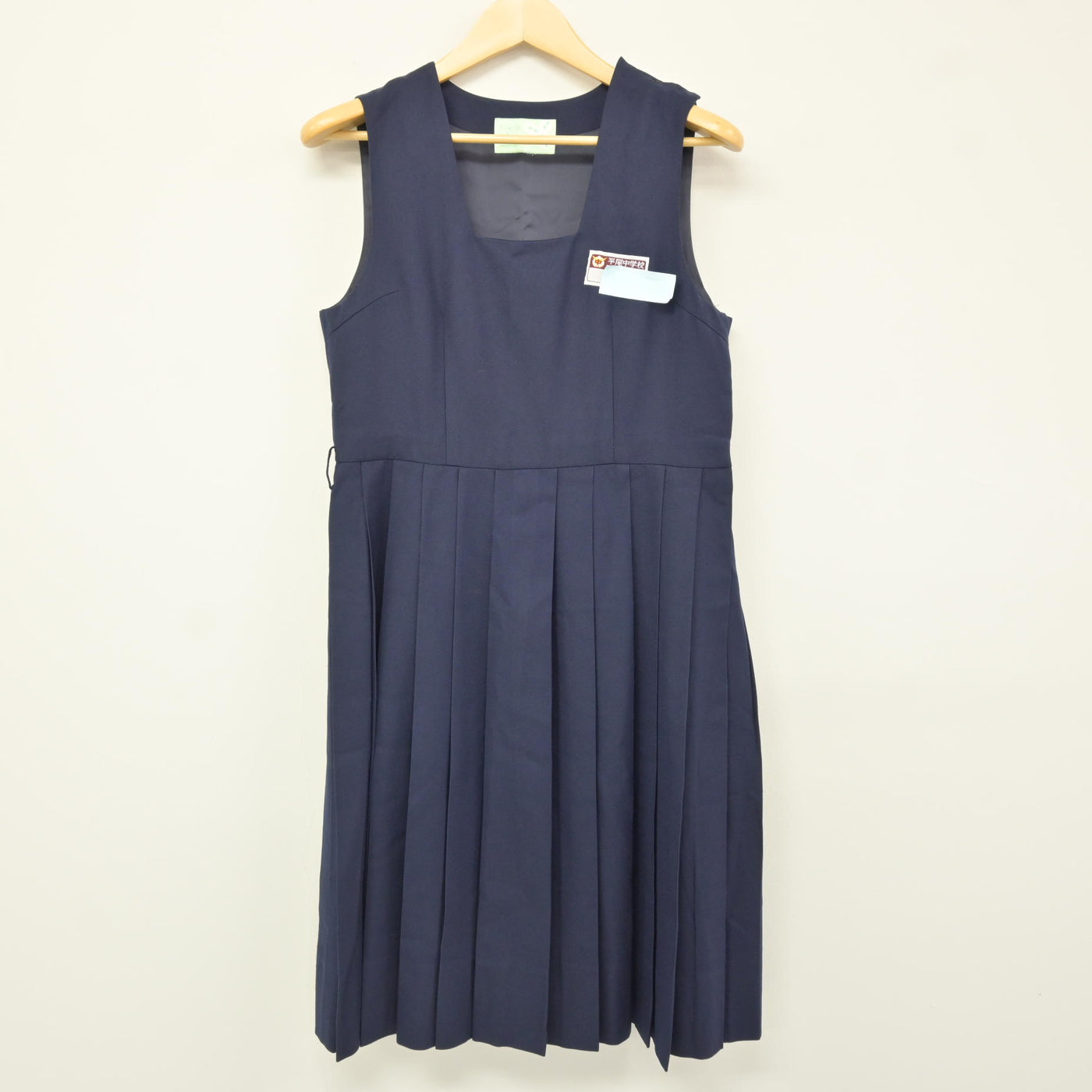 【中古】福岡県 平尾中学校 女子制服 2点 (セーラー服・ジャンパースカート) sf115963