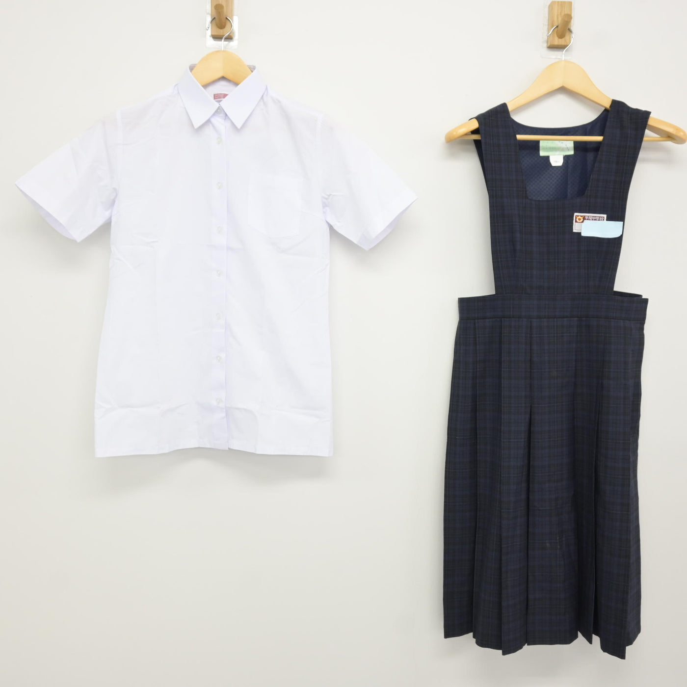 【中古】福岡県 平尾中学校 女子制服 2点 (シャツ・ジャンパースカート) sf115964