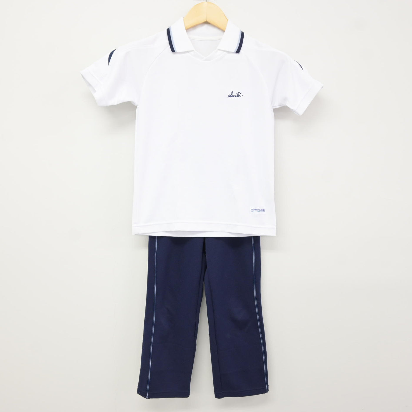 【中古】東京都 サレジアン国際学園目黒星美小学校 女子制服 2点 (体操服 上・ジャージ 下) sf115996