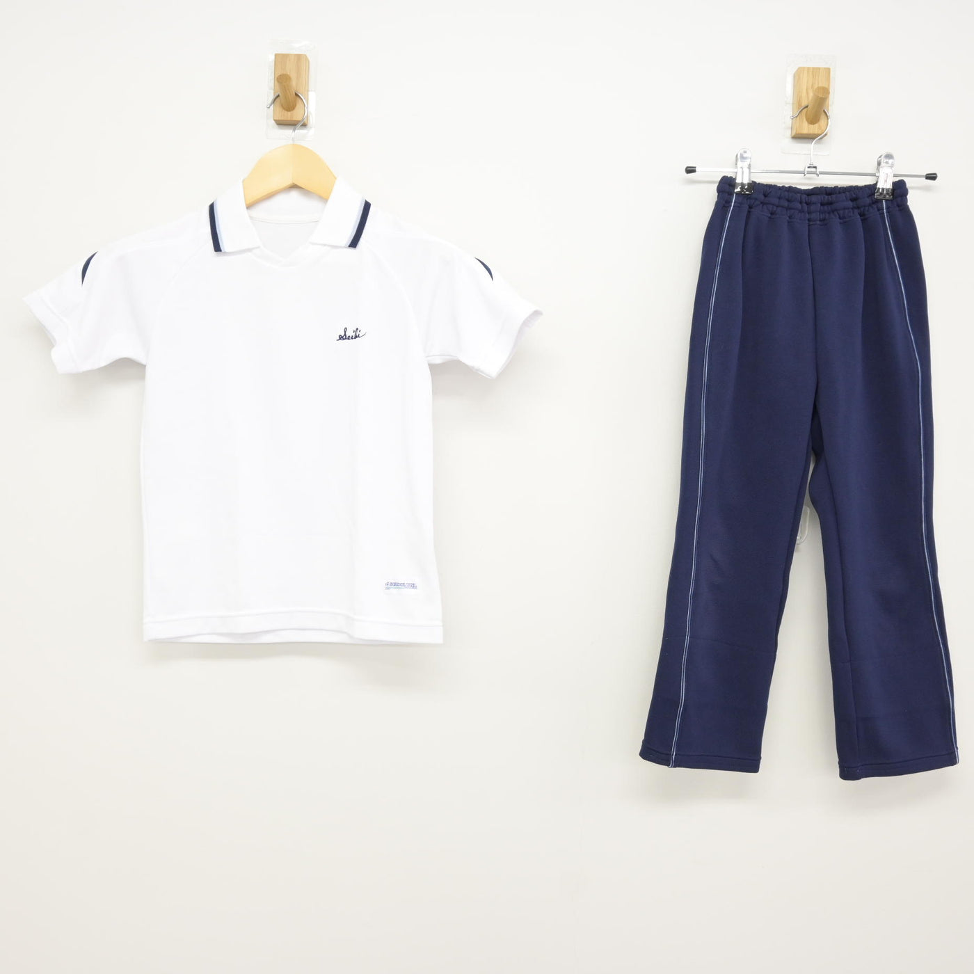 【中古】東京都 サレジアン国際学園目黒星美小学校 女子制服 2点 (体操服 上・ジャージ 下) sf115996