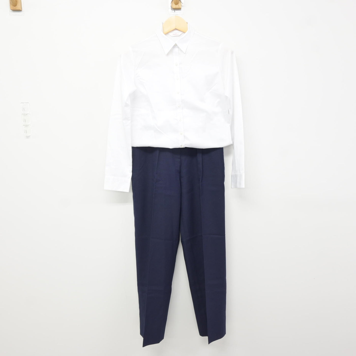 【中古】北海道 向陵中学校 女子制服 2点 (シャツ・ズボン) sf116036