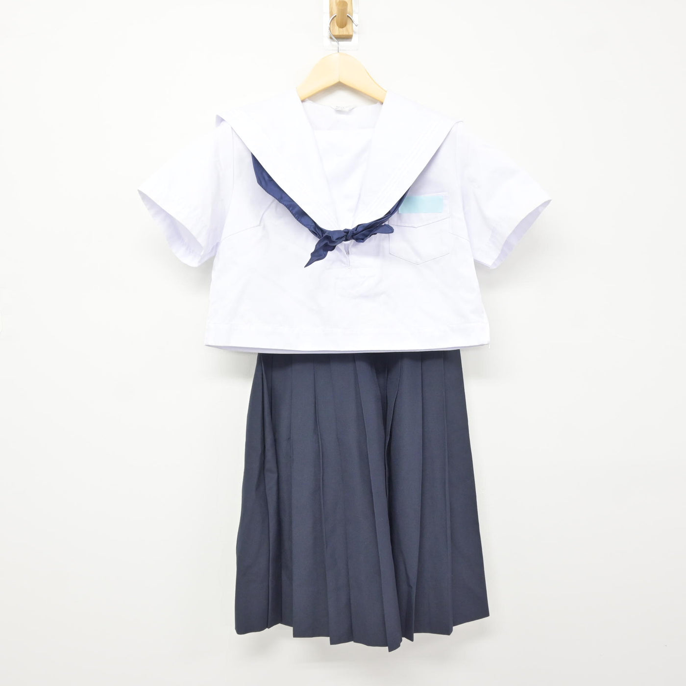 【中古】福岡県 粕屋東中学校 女子制服 4点 (セーラー服・スカート) sf116049