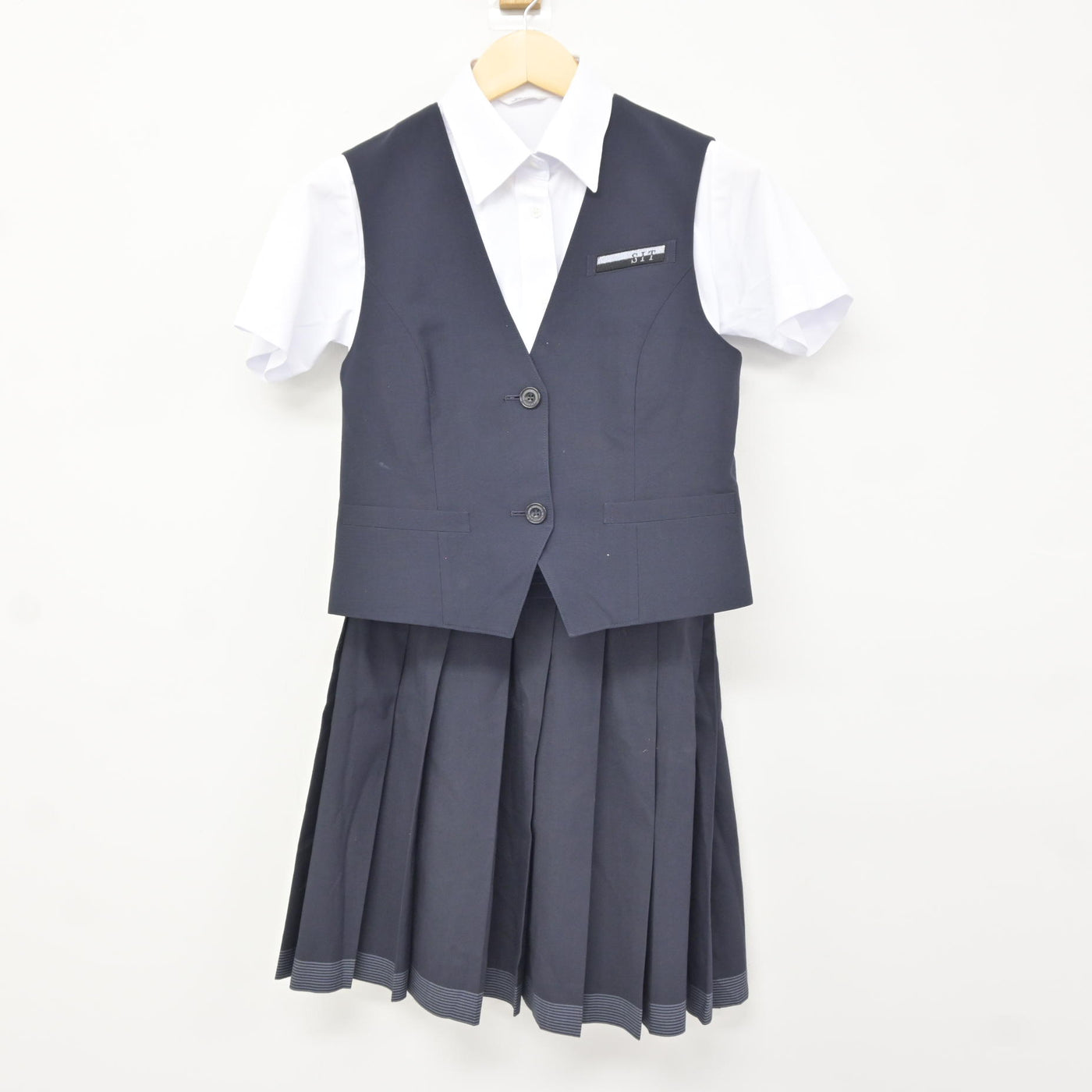 中古】北海道 札幌国際情報高等学校 女子制服 3点 (ベスト・シャツ 中古】北海道 札幌国際情報高等学校 女子制服 3点 (ベスト・シャツ
