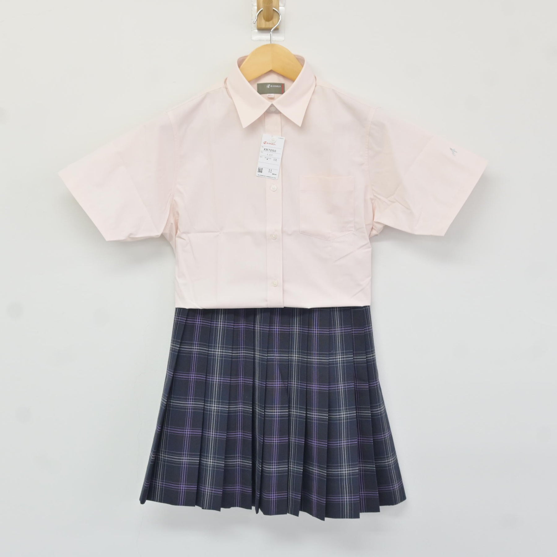 中古】 飛鳥未来高等学校 女子制服 2点 (シャツ・スカート) sf116903