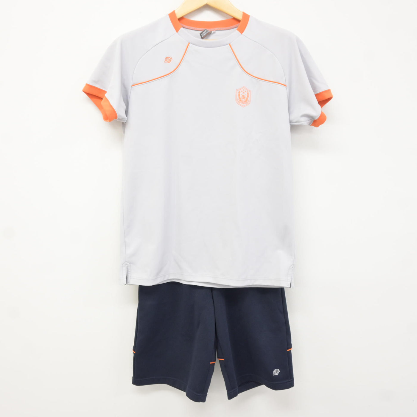 中古】埼玉県 埼玉栄高等学校 女子制服 2点 (体操服 上・体操服 下