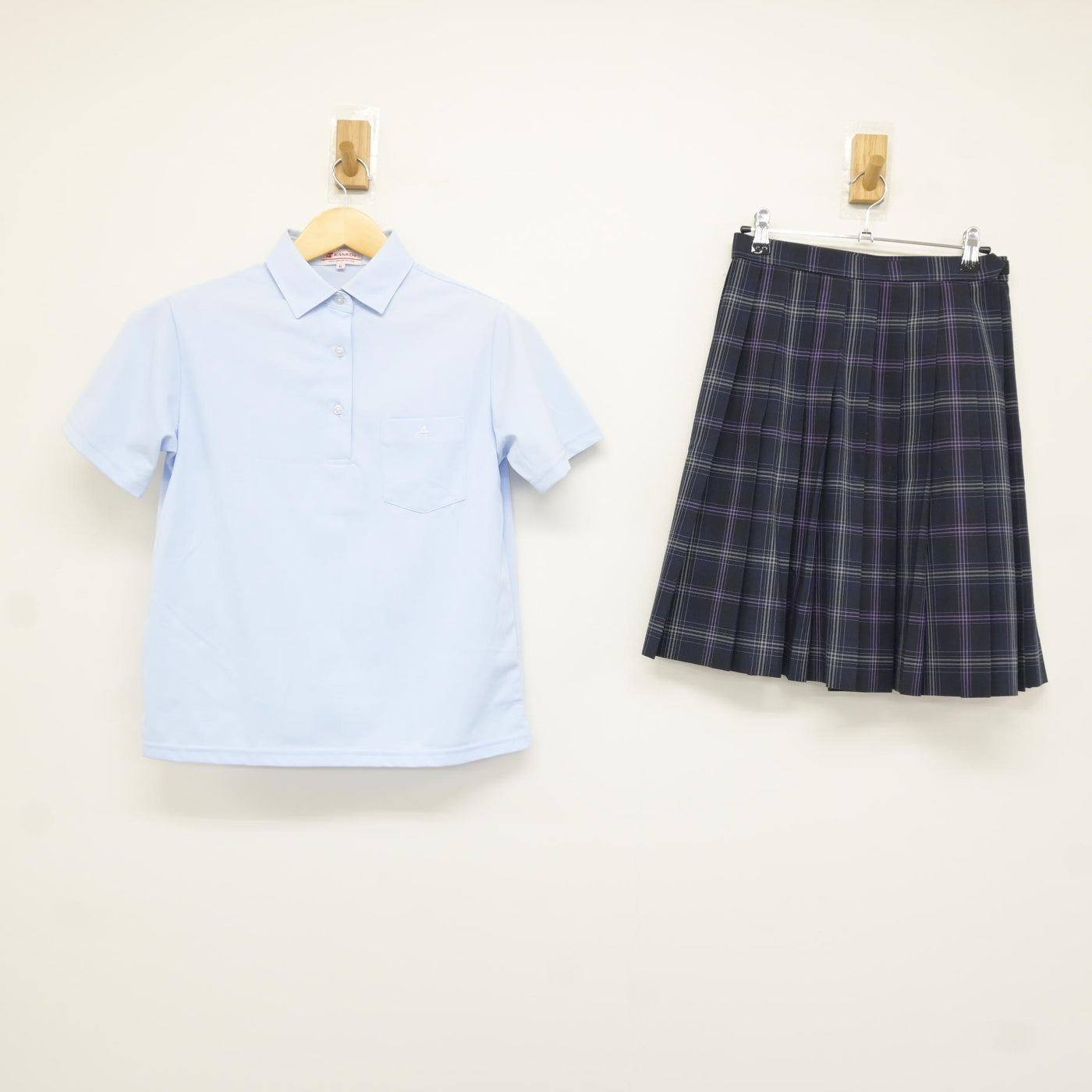 中古】 飛鳥未来高等学校 女子制服 2点 (シャツ・スカート) sf117031