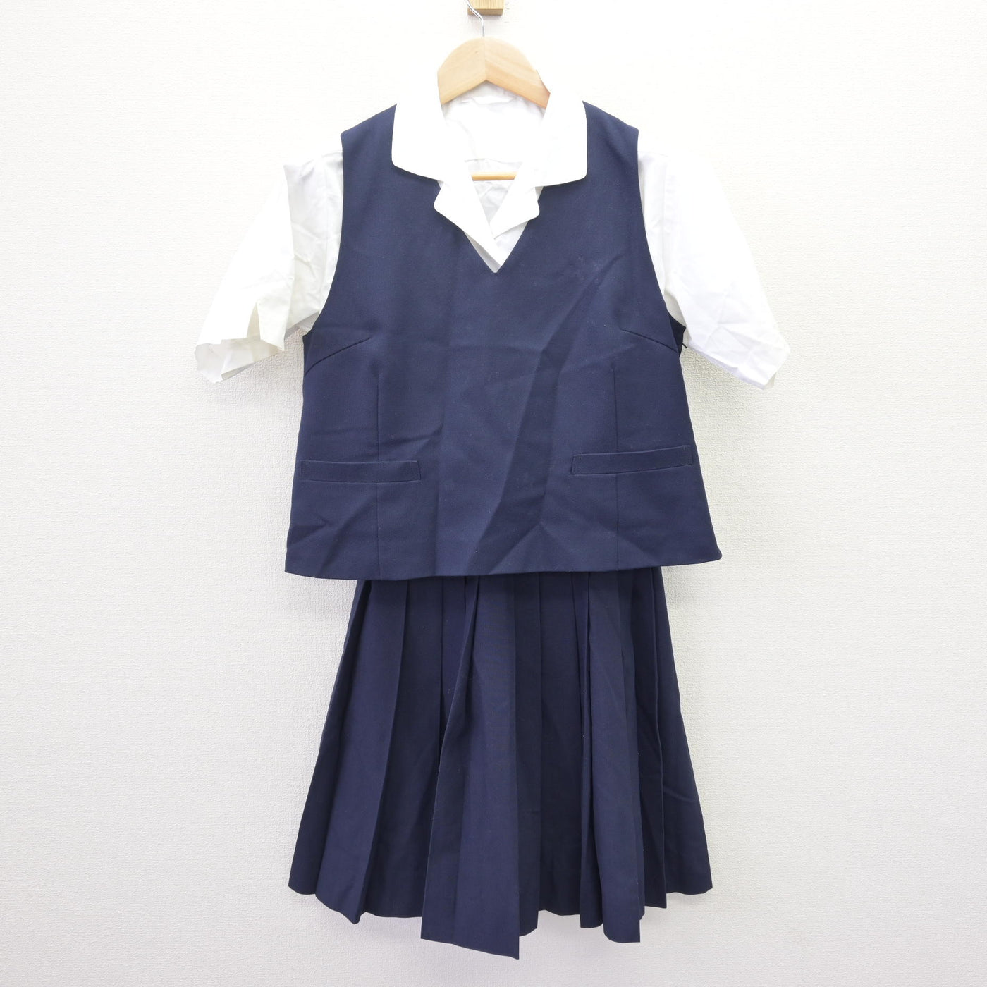 【中古】兵庫県 赤穂高等学校 女子制服 3点 (ベスト・シャツ・スカート) sf120002
