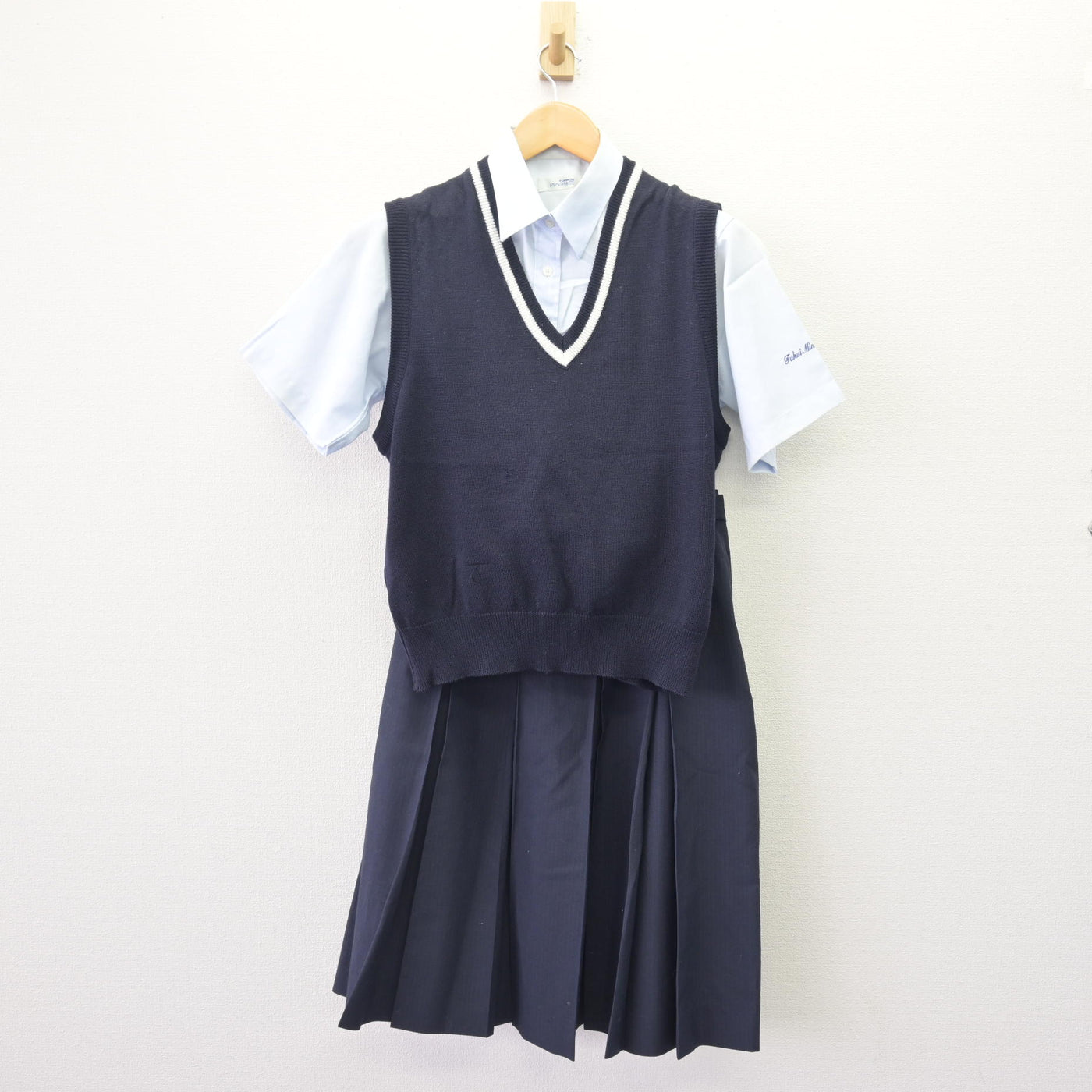 【中古】福井県 福井南高等学校 女子制服 4点 (ニットベスト・シャツ・シャツ・スカート) sf120075