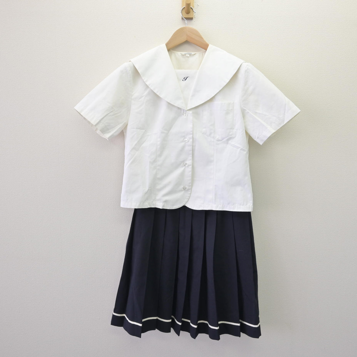 【中古】福島県 いわき市立泉中学校 女子制服 2点 (セーラー服・スカート) sf120081