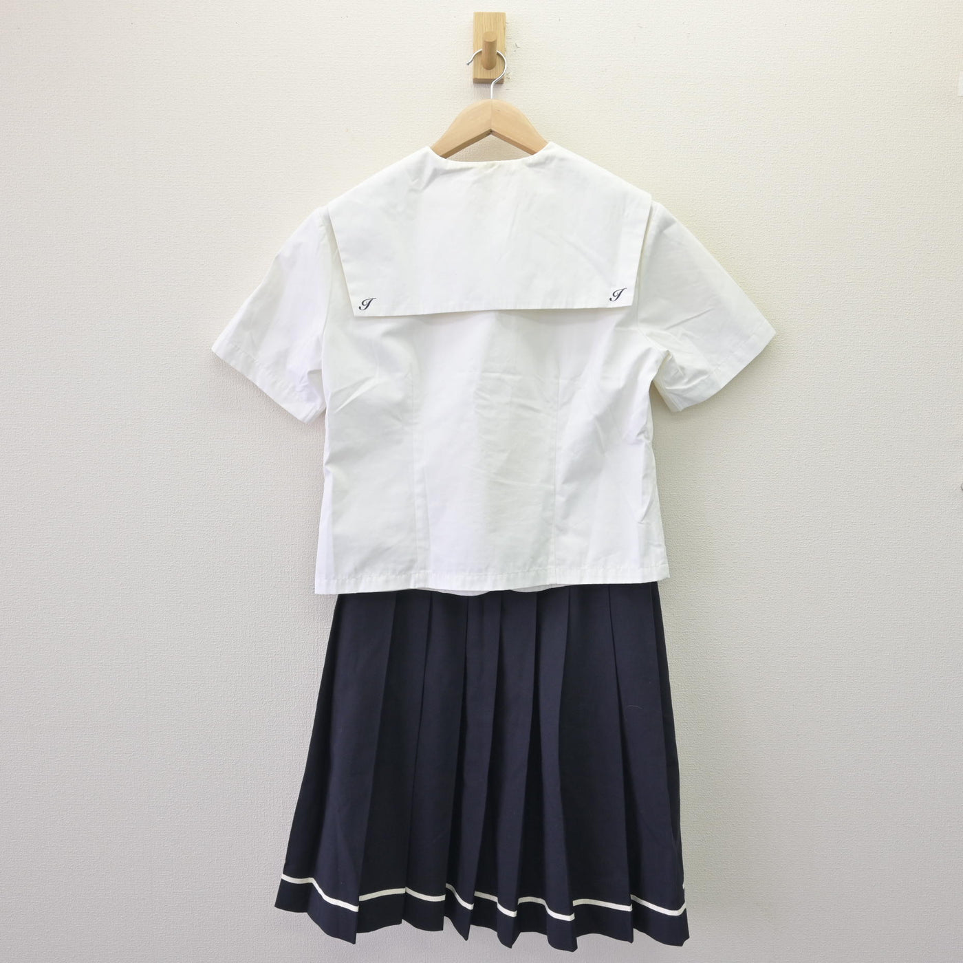 【中古】福島県 いわき市立泉中学校 女子制服 2点 (セーラー服・スカート) sf120081
