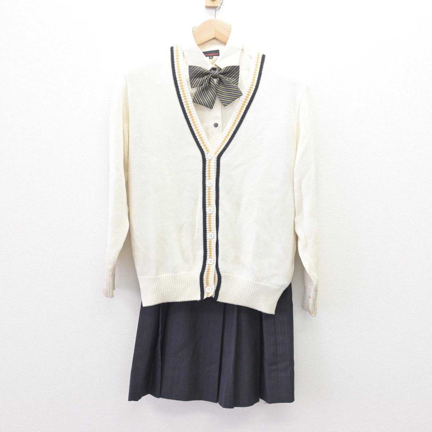 【中古】北海道 北星学園大学附属高等学校 女子制服 5点 (ブレザー・ニット・シャツ・スカート) sf120130