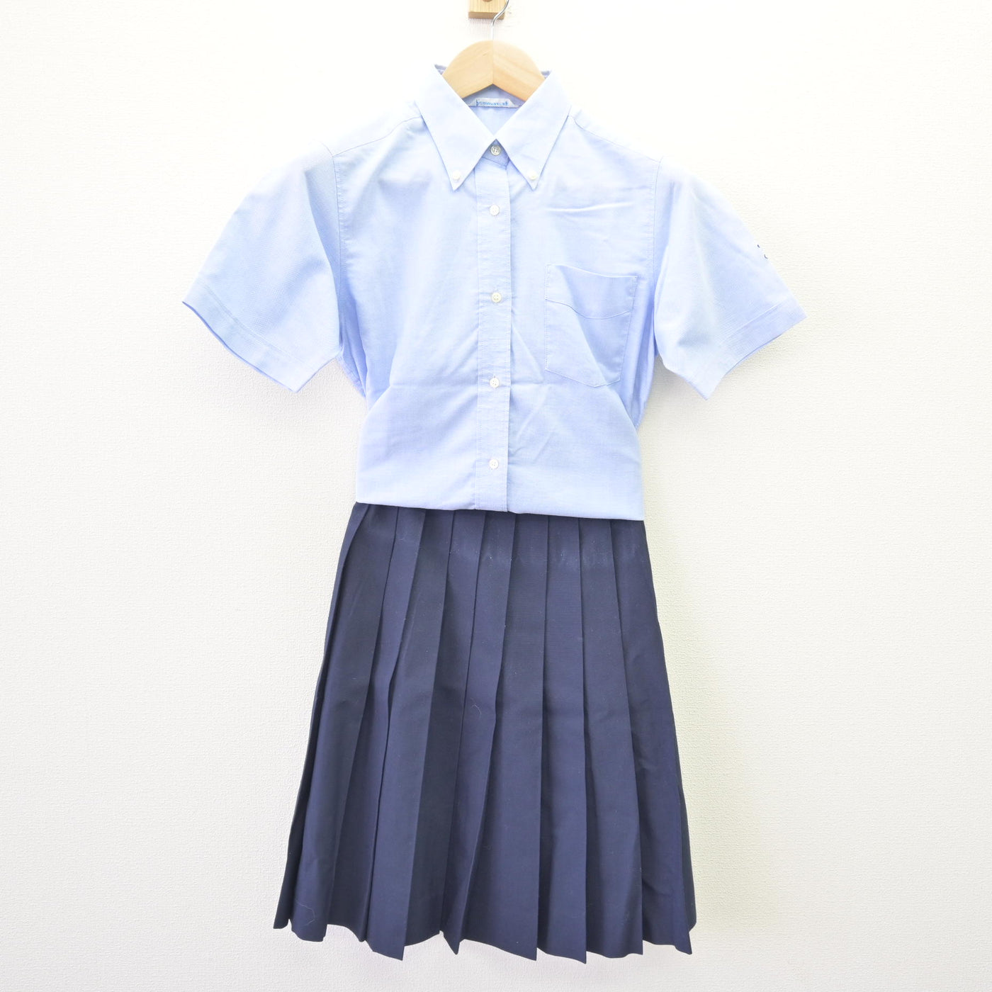 【中古】愛知県 名古屋経済大学市邨高等学校/旧制服 女子制服 3点 (ニットベスト・シャツ・スカート) sf120261
