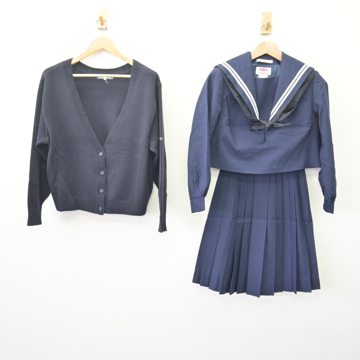 【中古】愛知県 桜花学園高等学校/旧制服 女子制服 4点 (ニット・セーラー服・スカート) sf120263