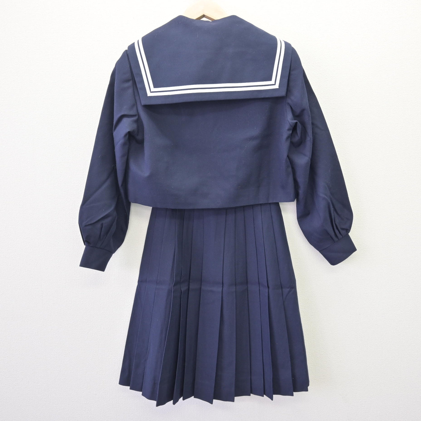 【中古】愛知県 桜花学園高等学校/旧制服 女子制服 4点 (ニット・セーラー服・スカート) sf120263