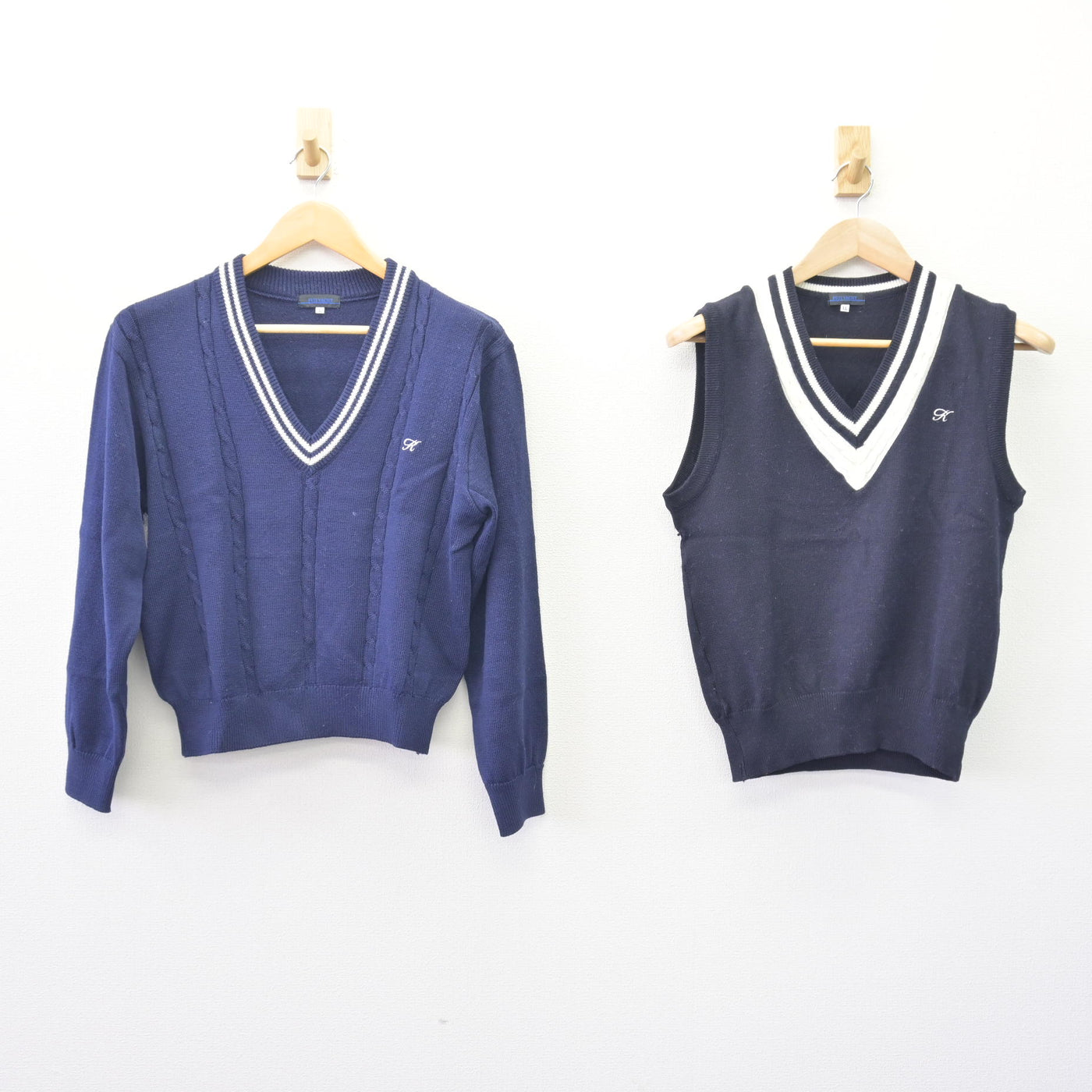 【中古】長崎県 九州文化学園高等学校 女子制服 2点 (ニット・ニットベスト) sf120278