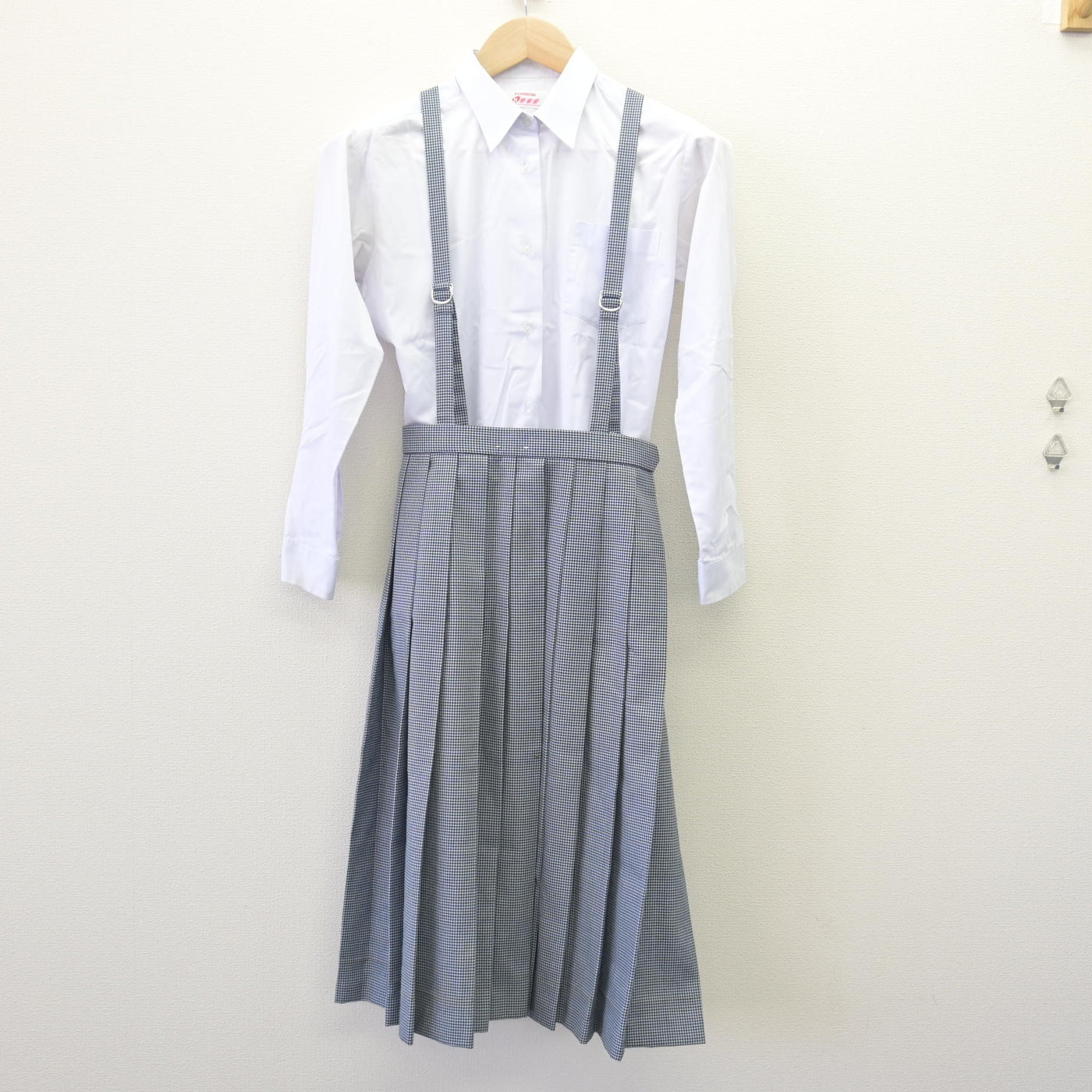【中古】長崎県 広田中学校 女子制服 2点 (シャツ・スカート) sf120281