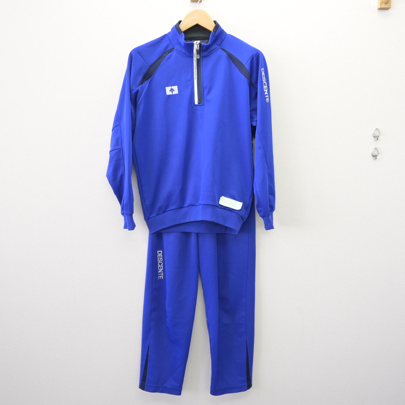 【中古】東京都 帝京八王子中学校・高等学校 女子制服 2点 (ジャージ 上・ジャージ 下) sf120320