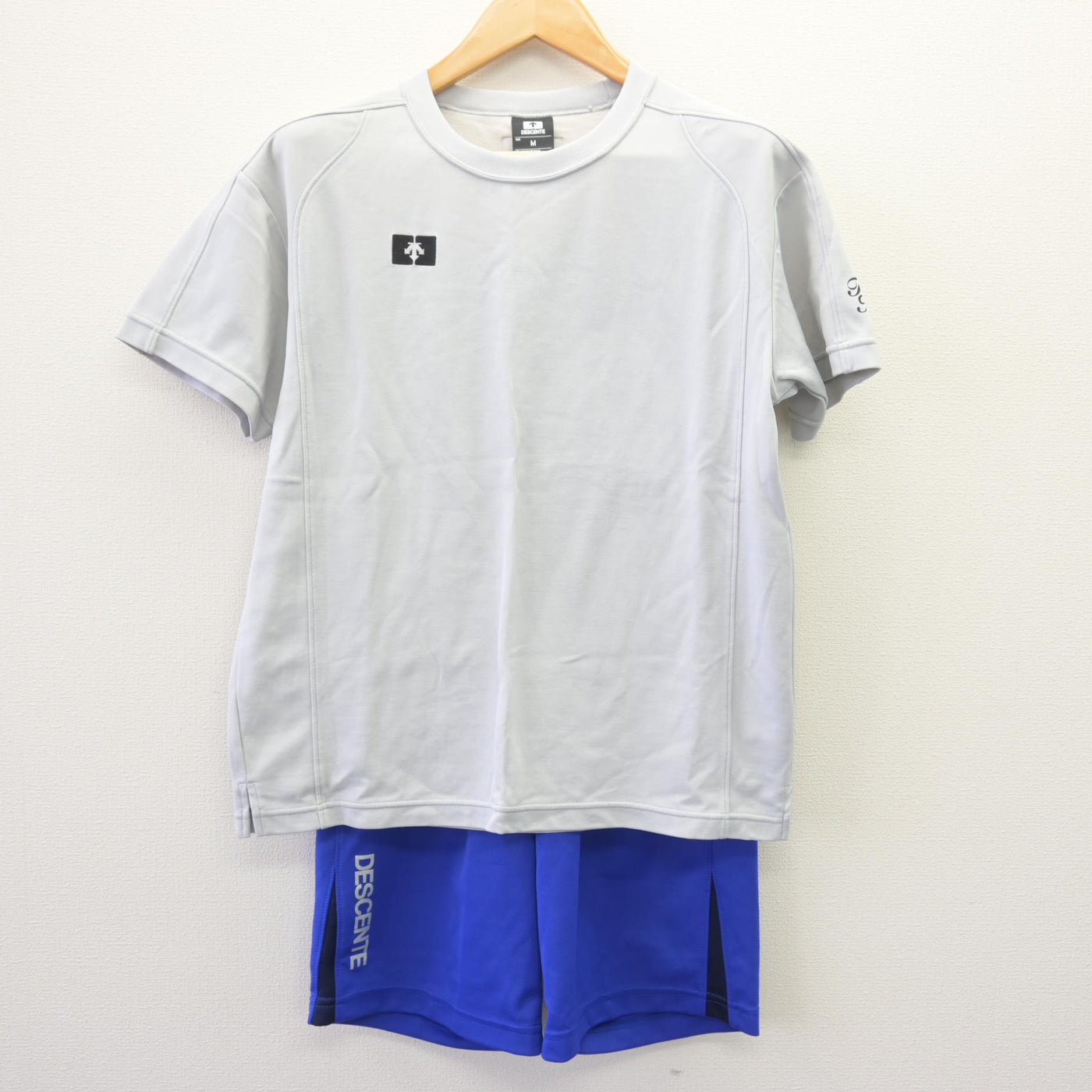 【中古】東京都 帝京八王子中学校・高等学校 女子制服 2点 (体操服 上・体操服 下) sf120321