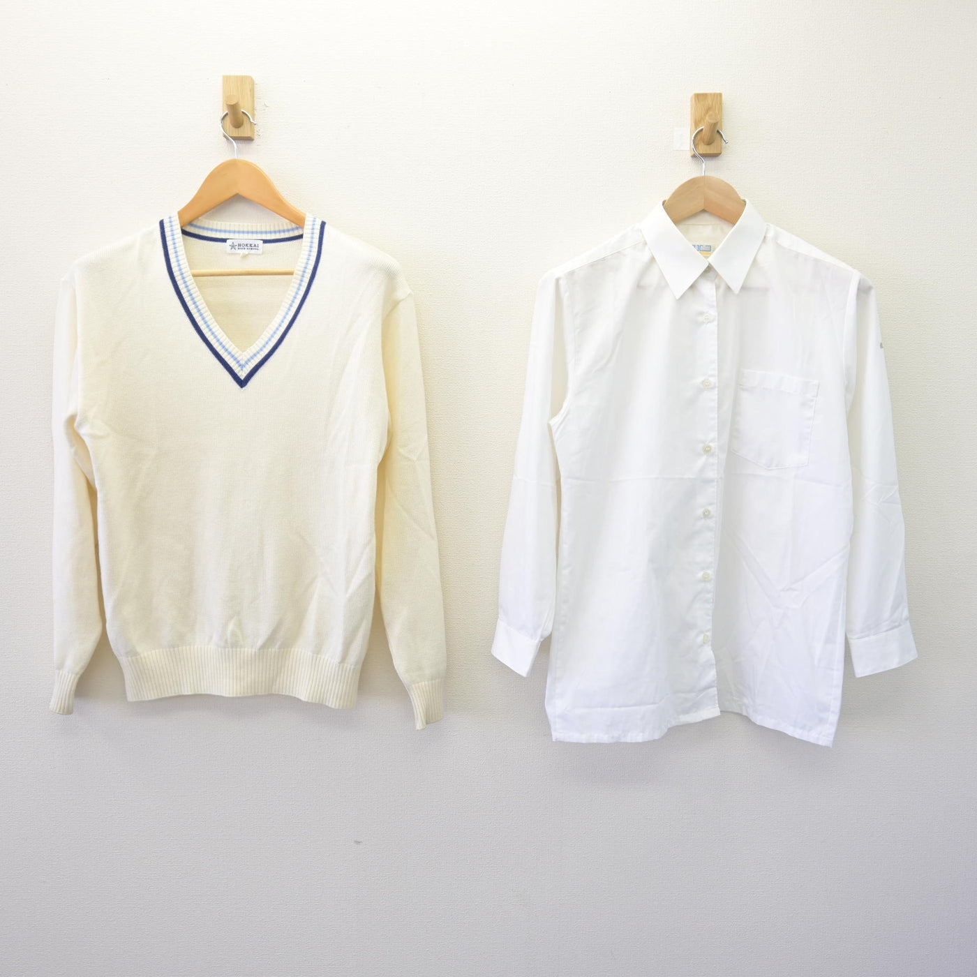 【中古】北海道 北海高等学校 女子制服 2点 (ニット・シャツ) sf120341