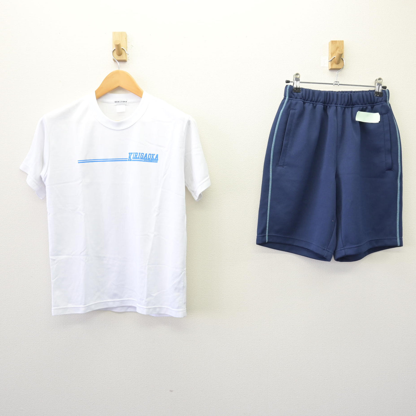 【中古】東京都 桐ヶ丘高等学校 女子制服 2点 (体操服 上・体操服 下) sf120348