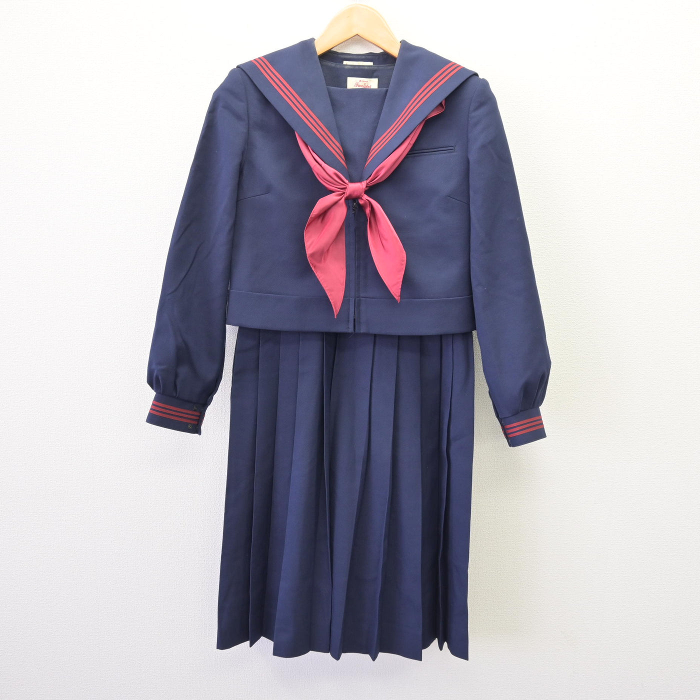 【中古】福岡県 企救中学校 女子制服 3点 (セーラー服・ジャンパースカート) sf120360