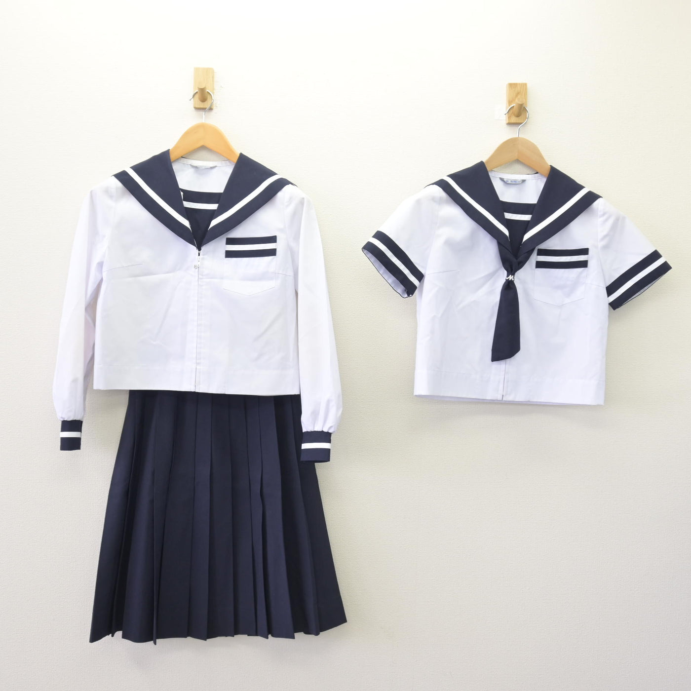 【中古】静岡県 富士根南中学校 女子制服 4点 (セーラー服・スカート) sf120385