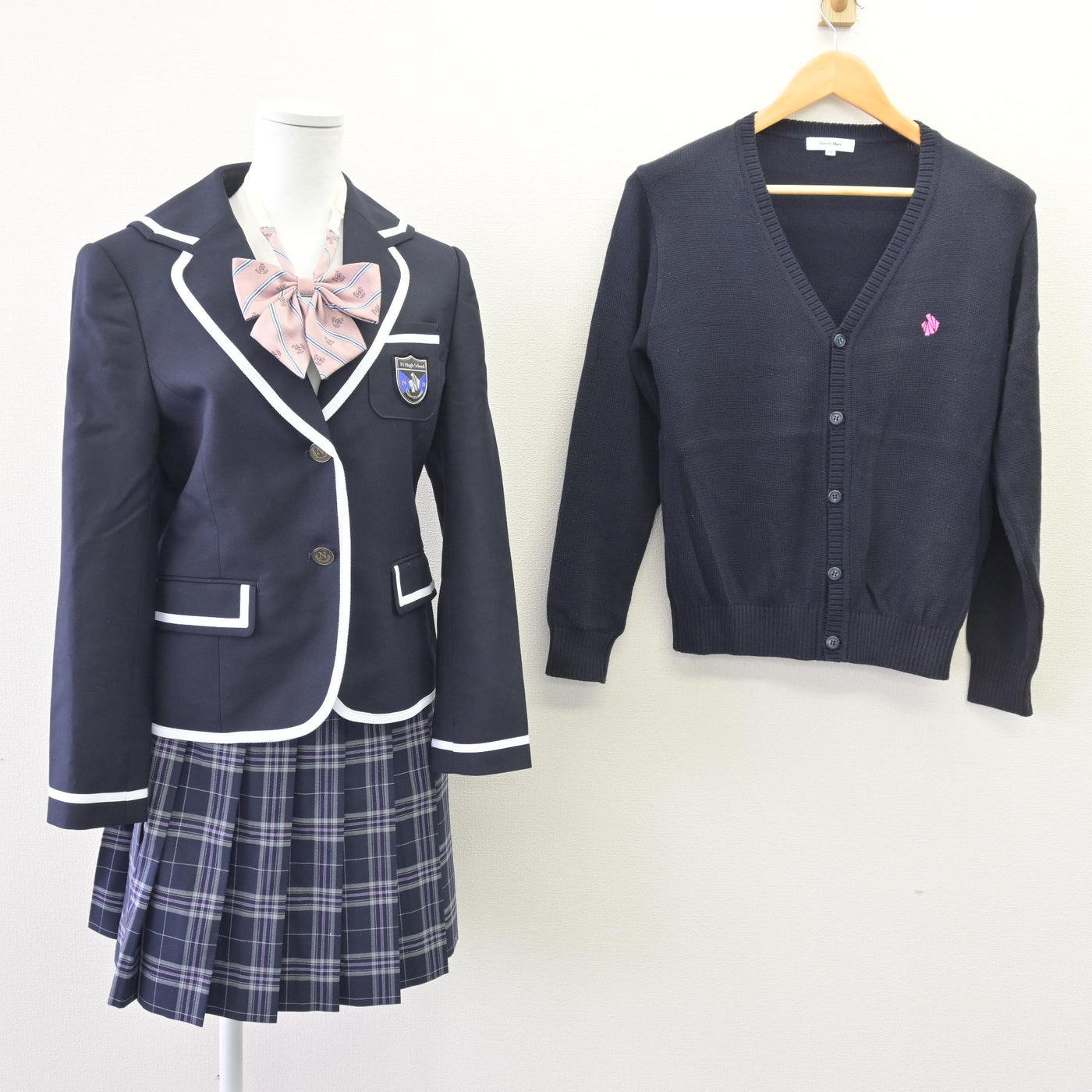 【中古】 N高等学校 女子制服 4点 (ブレザー・ニット・スカート) sf120390